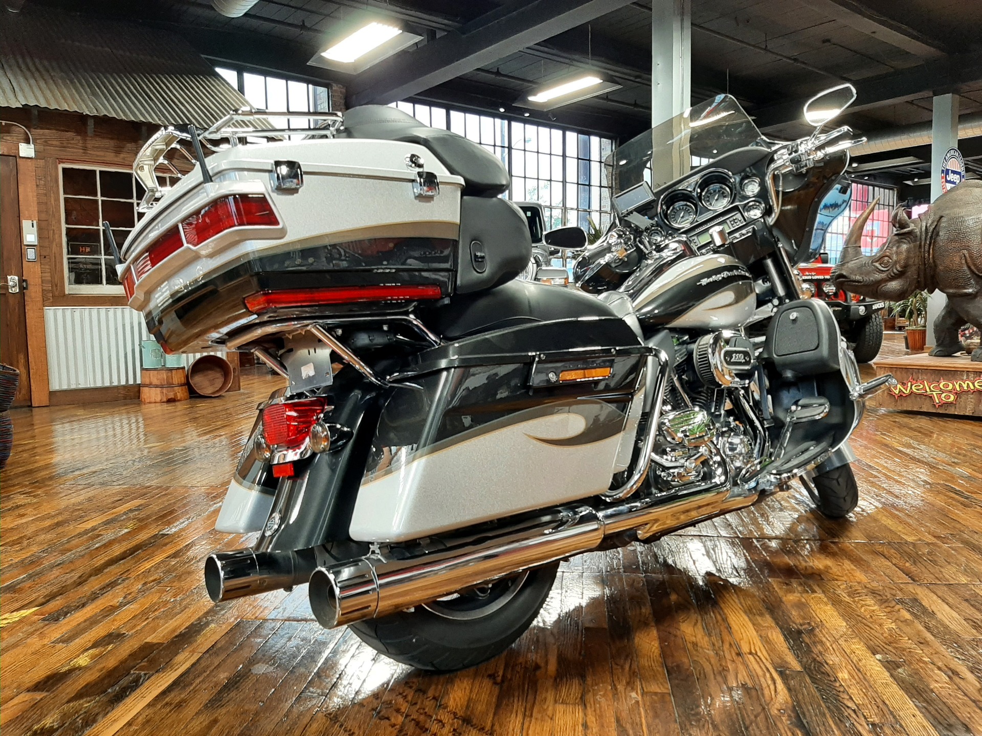 2013 Harley-Davidson CVO™ Ultra Classic® Electra Glide® in Laurel, Mississippi - Photo 2