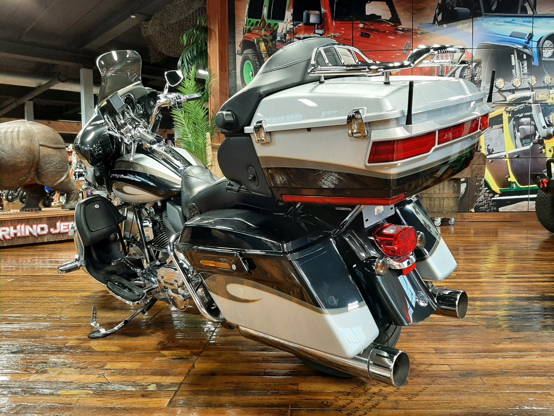 2013 Harley-Davidson CVO™ Ultra Classic® Electra Glide® in Laurel, Mississippi - Photo 4