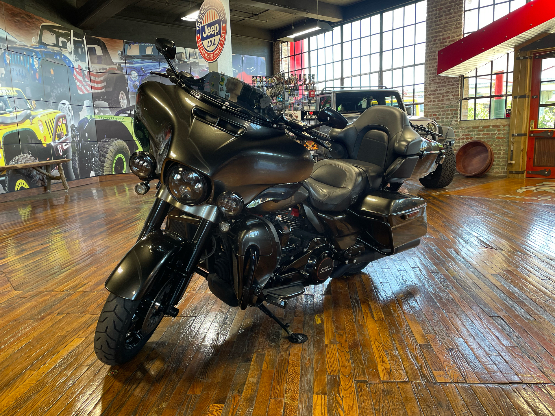 2018 Harley-Davidson CVO™ Limited in Laurel, Mississippi - Photo 6