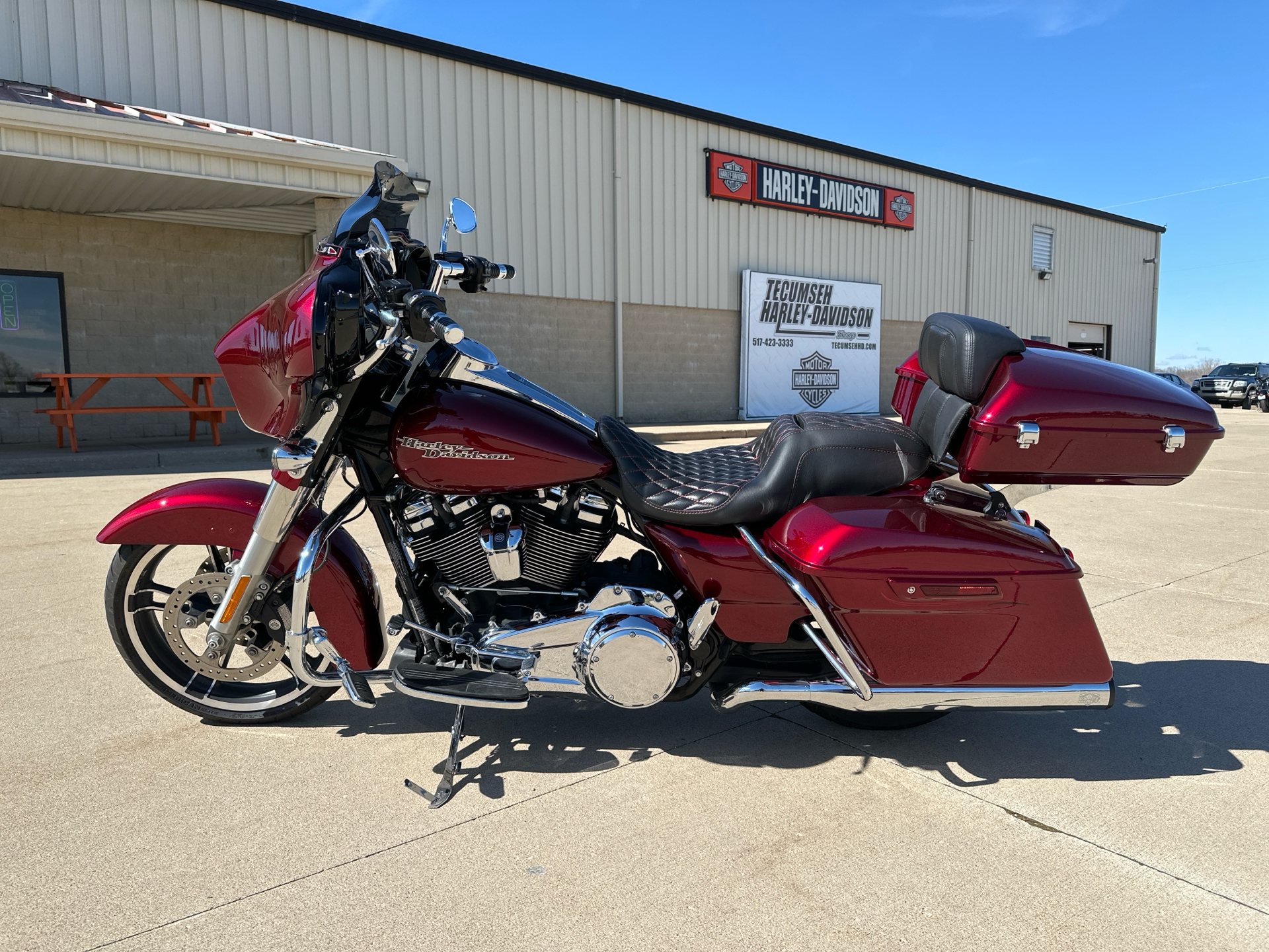 2017 Harley-Davidson Street Glide® Special in Tecumseh, Michigan - Photo 3