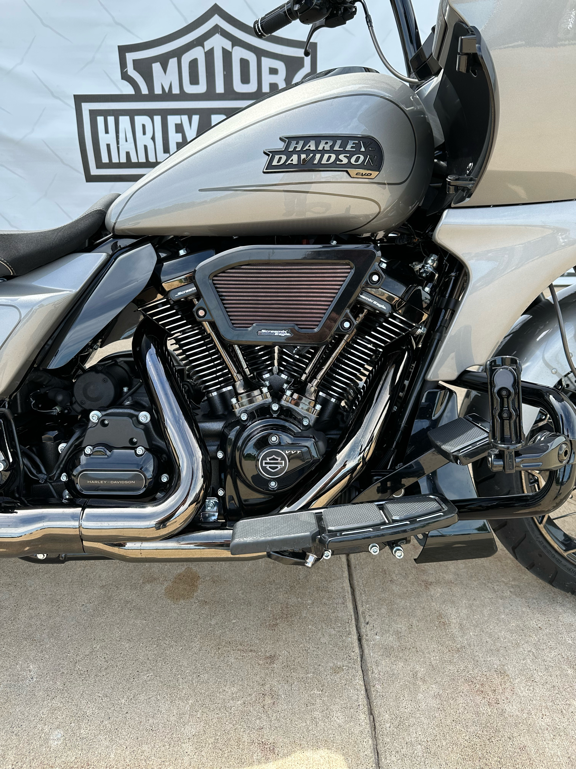 2023 Harley-Davidson CVO™ Road Glide® in Tecumseh, Michigan - Photo 2
