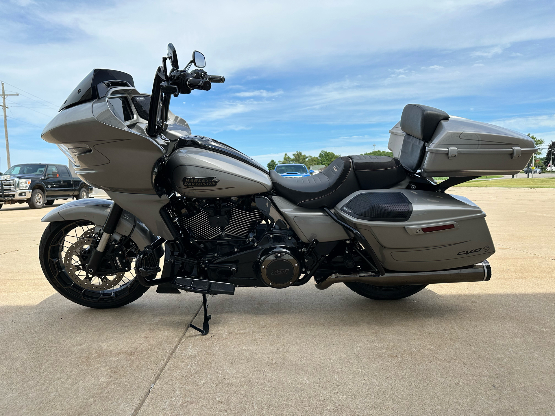 2023 Harley-Davidson CVO™ Road Glide® in Tecumseh, Michigan - Photo 7