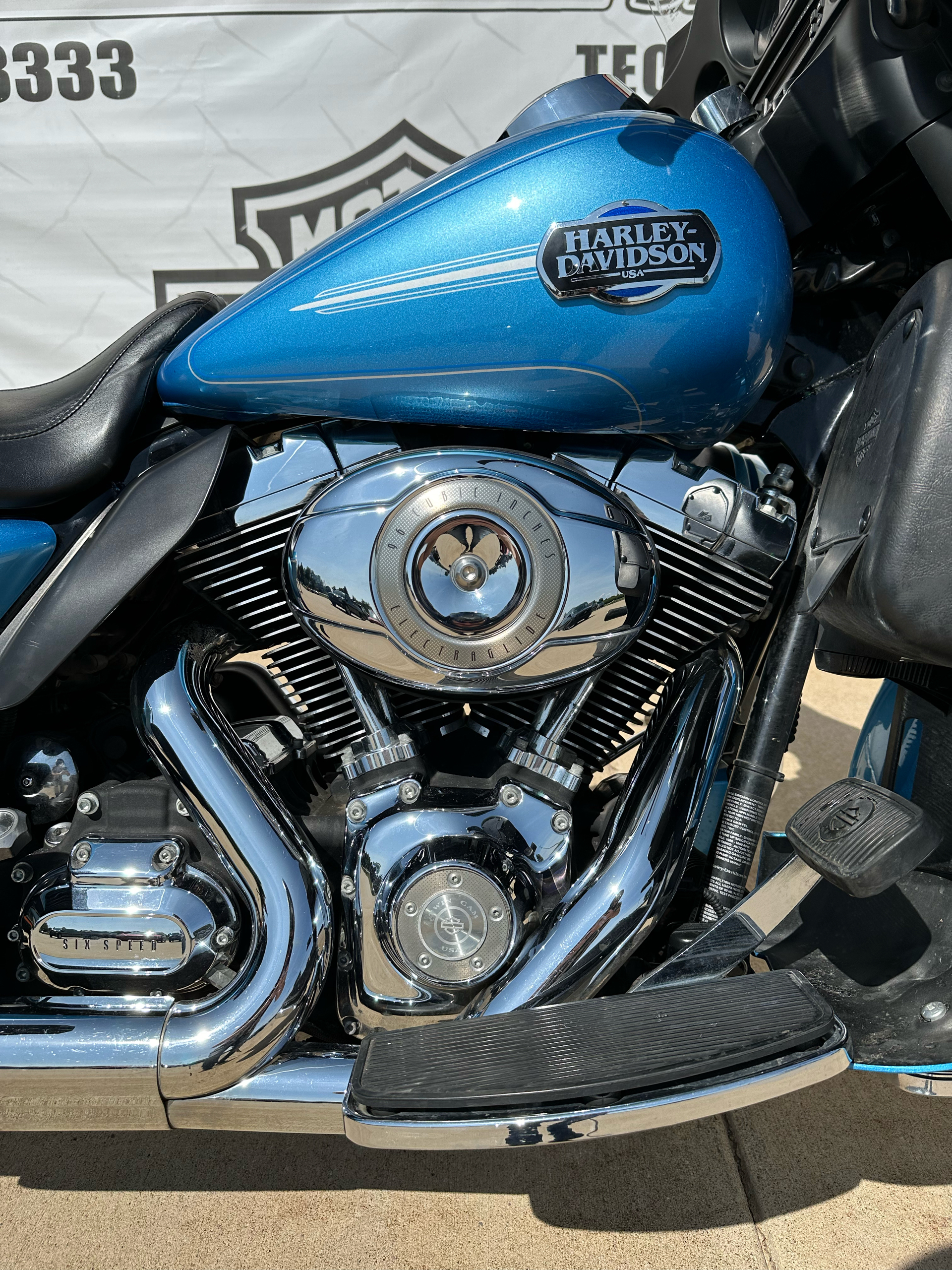 2011 Harley-Davidson Ultra Classic® Electra Glide® in Tecumseh, Michigan - Photo 2