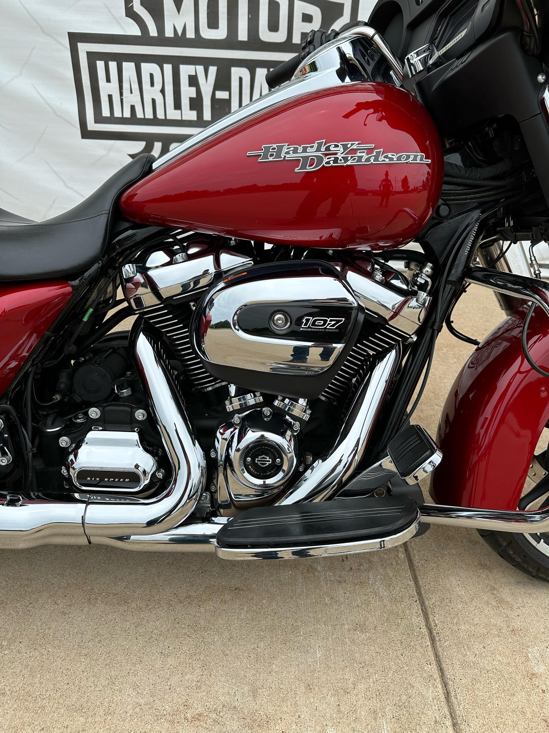 2018 Harley-Davidson Street Glide® in Tecumseh, Michigan - Photo 2