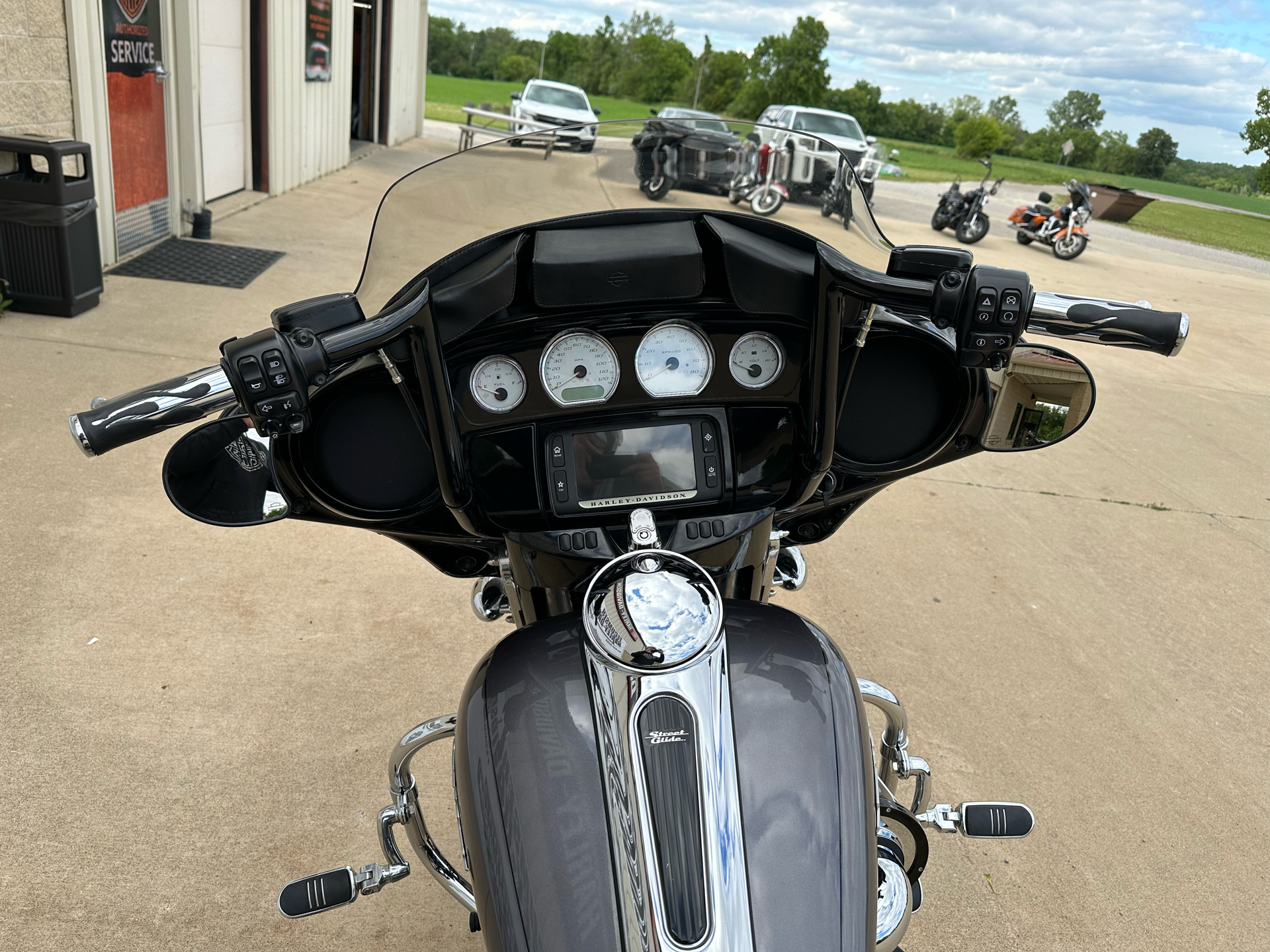 2015 Harley-Davidson Street Glide® Special in Tecumseh, Michigan - Photo 5