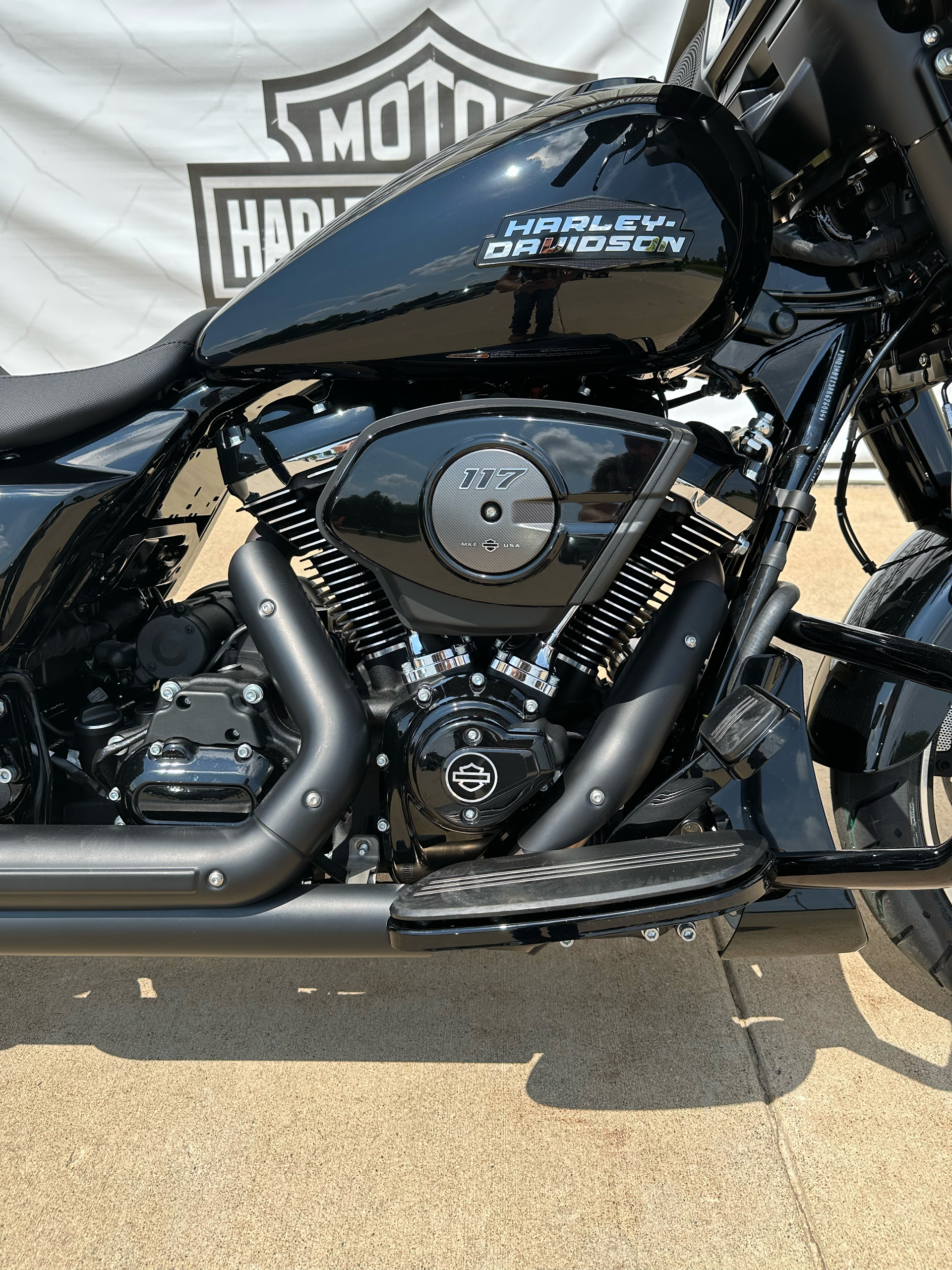 2024 Harley-Davidson Street Glide® in Tecumseh, Michigan - Photo 2