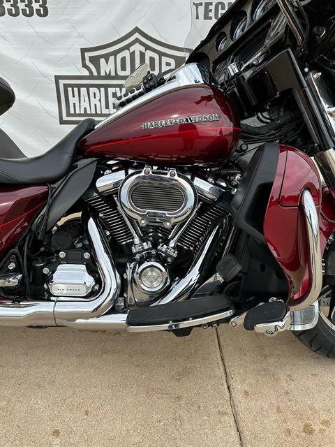 2017 Harley-Davidson Ultra Limited Low in Tecumseh, Michigan - Photo 2