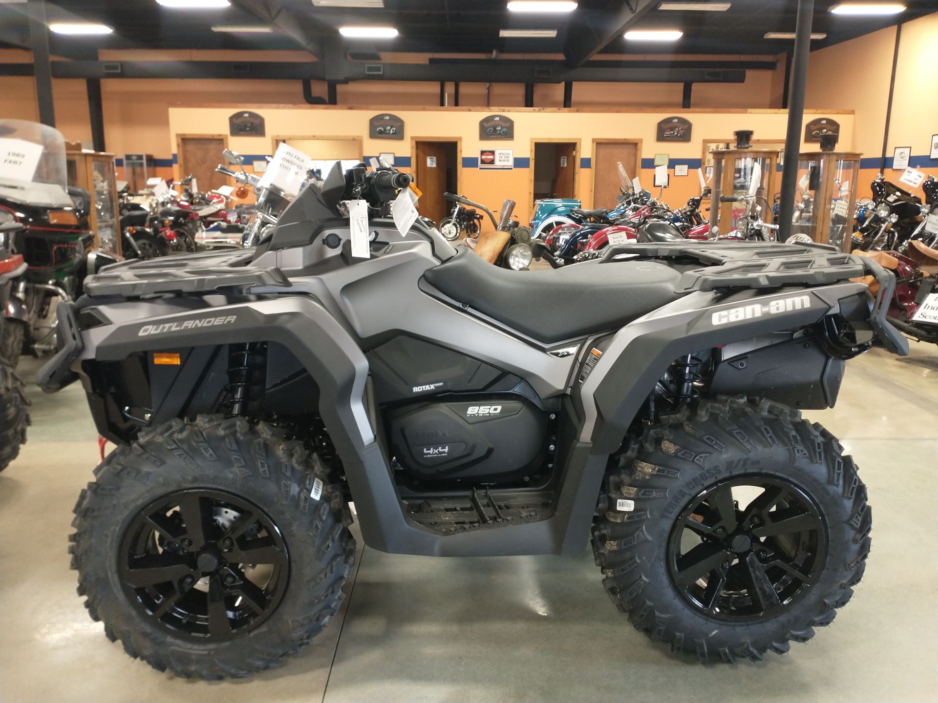 2024 Can-Am Outlander XT 850 in Cement City, Michigan - Photo 1