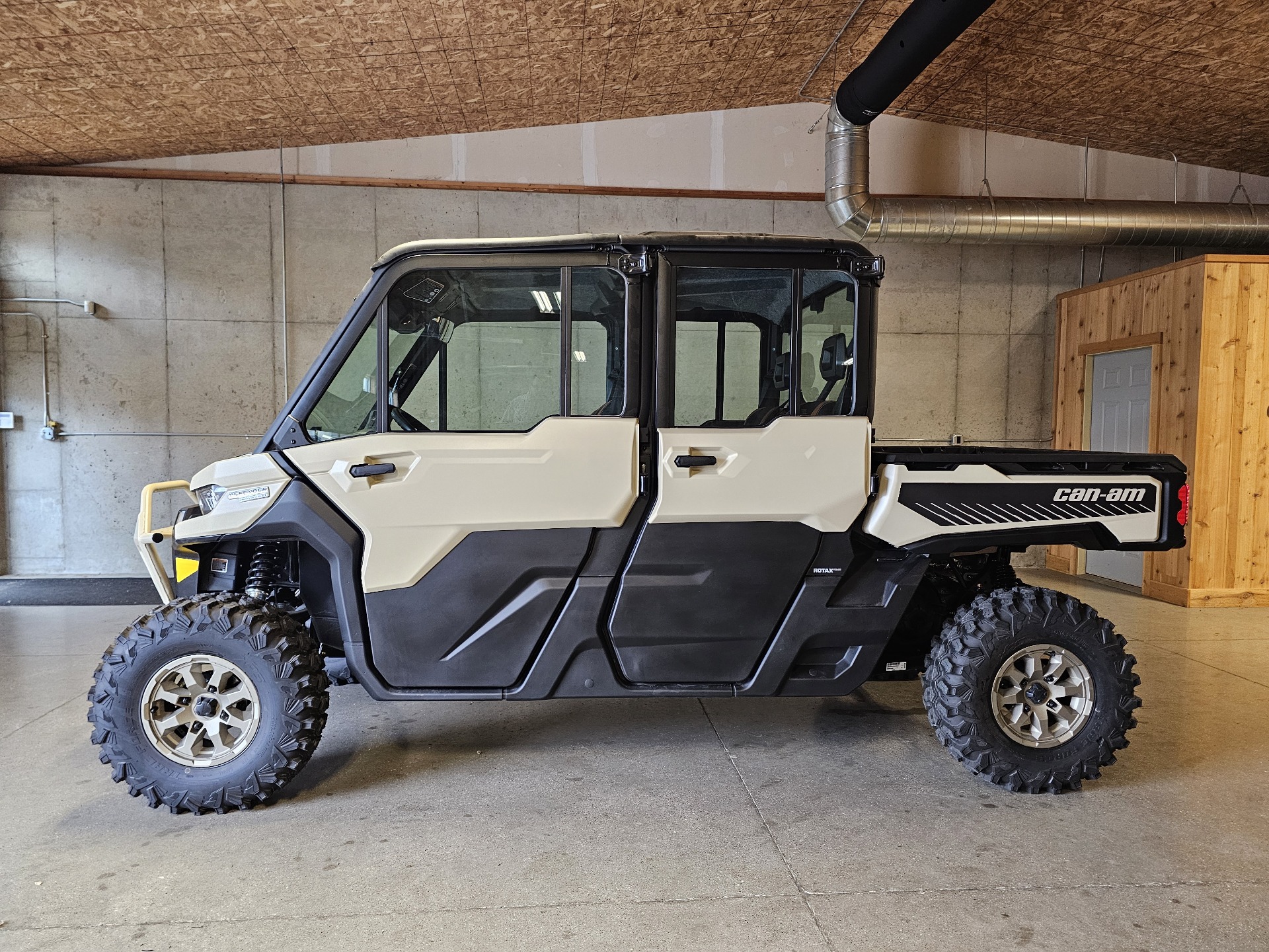 2024 Can-Am Defender MAX Limited in Cement City, Michigan - Photo 1