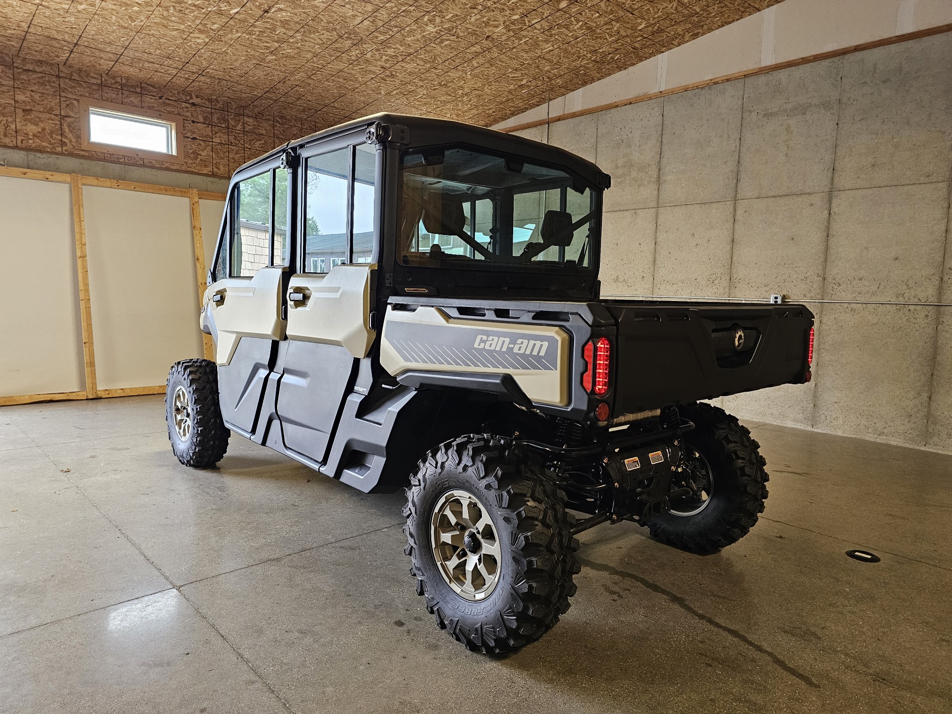 2024 Can-Am Defender MAX Limited in Cement City, Michigan - Photo 8