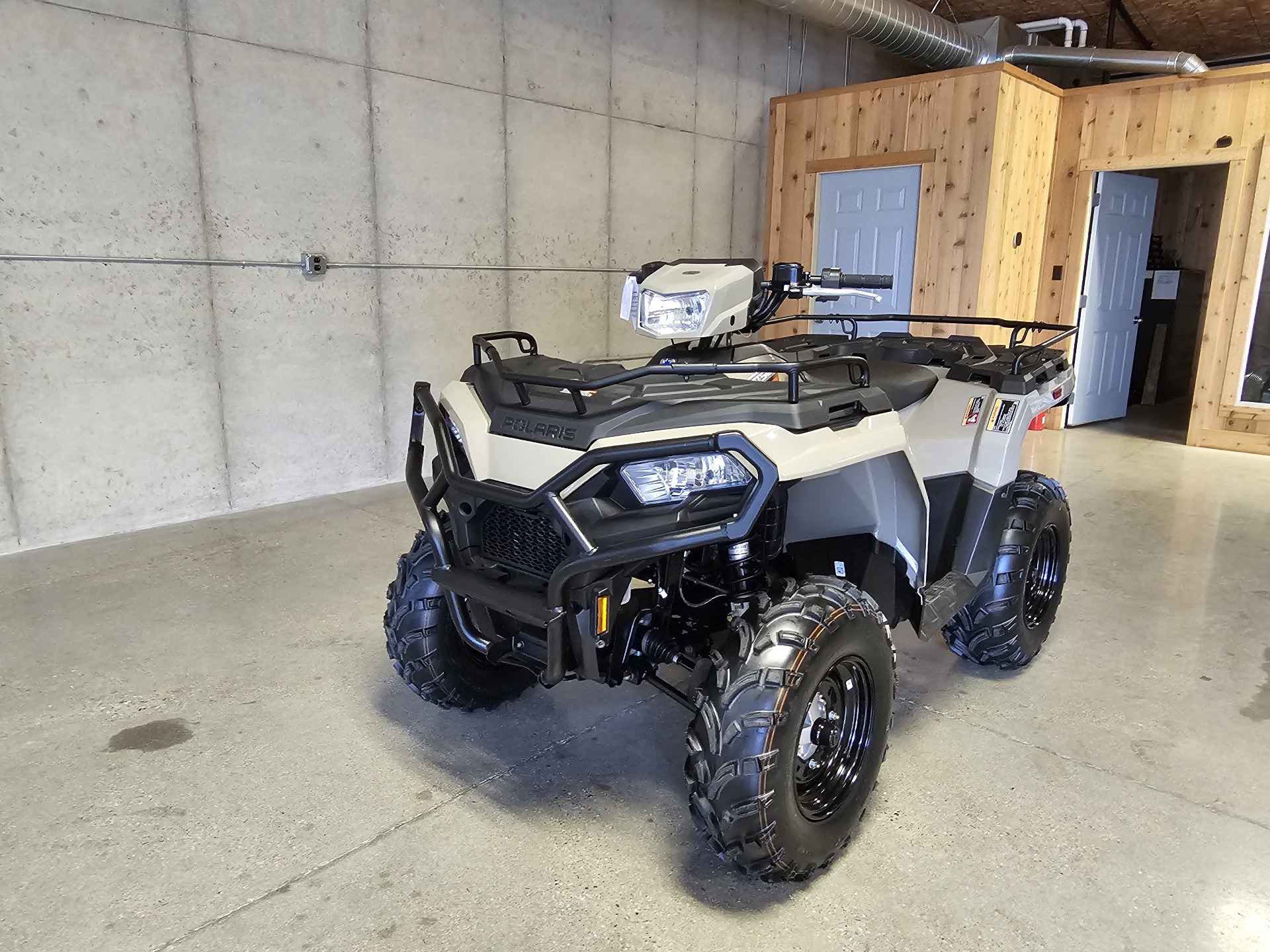 2024 Polaris Sportsman 570 EPS in Cement City, Michigan - Photo 2