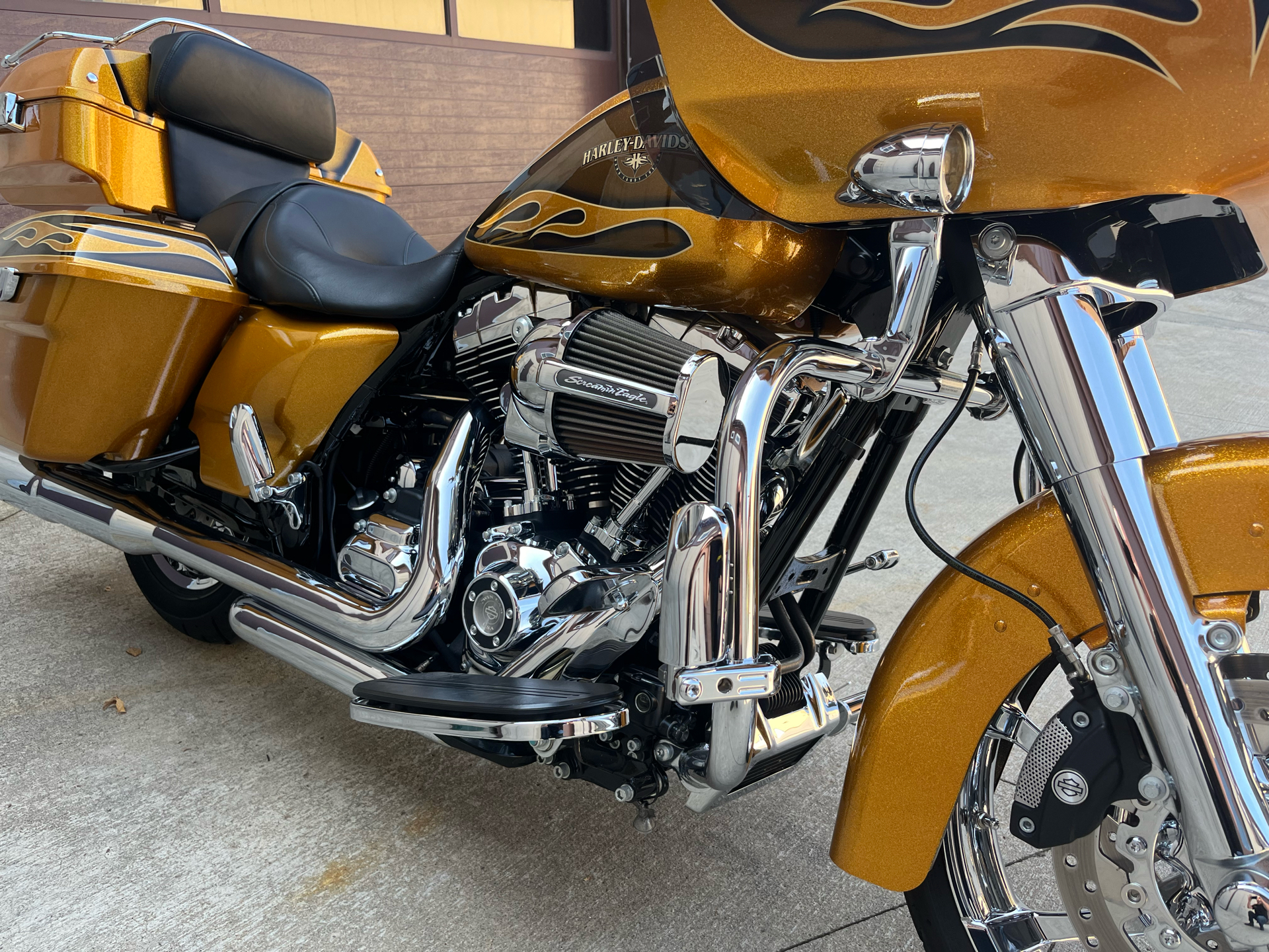 2016 Harley-Davidson Road Glide® in Cement City, Michigan - Photo 3