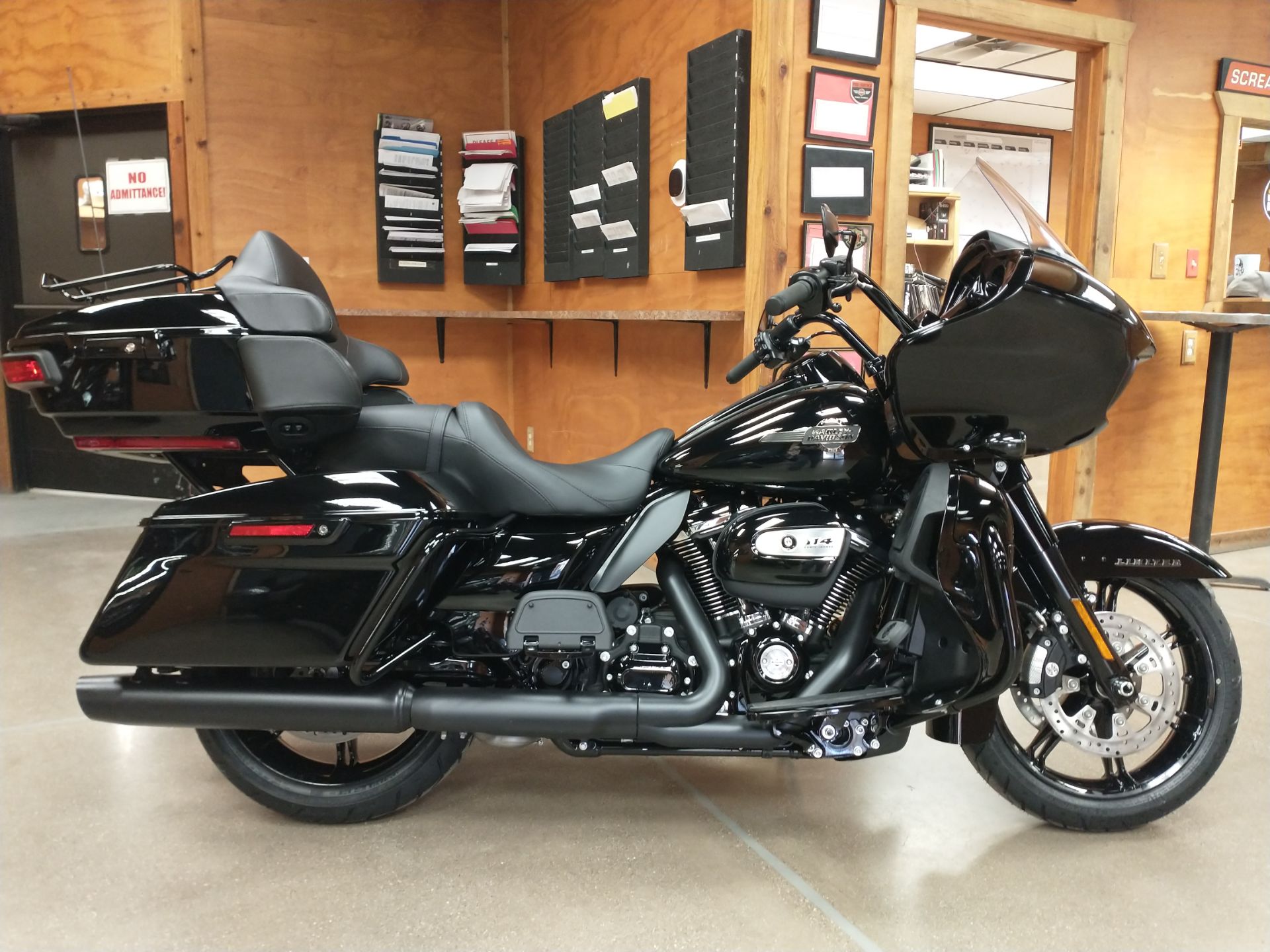 2024 Harley-Davidson Road Glide® Limited in Cement City, Michigan - Photo 1