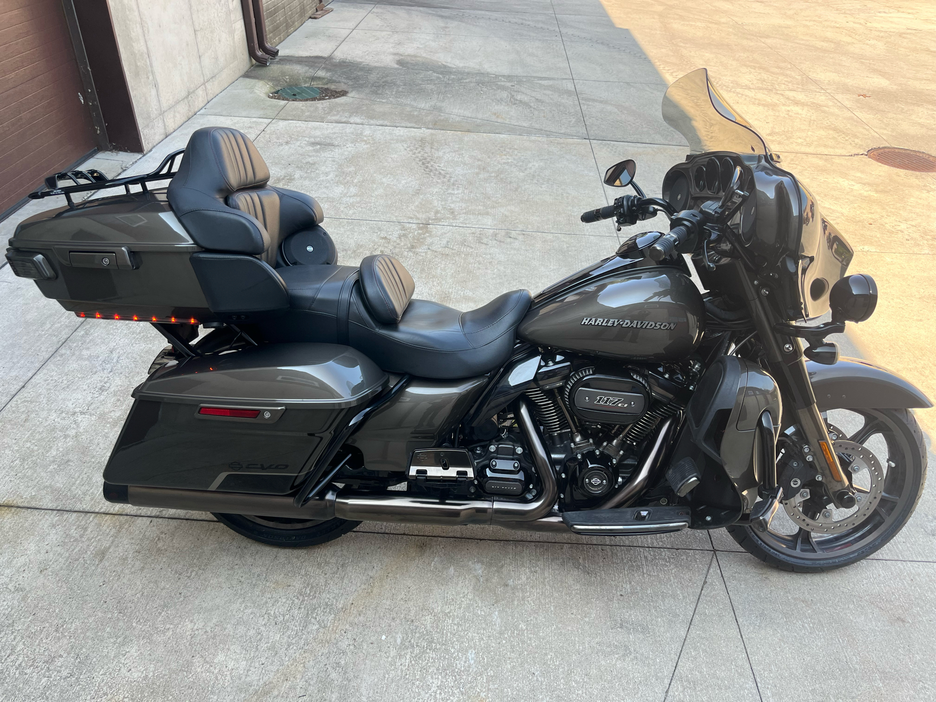 2021 Harley-Davidson CVO™ Limited in Cement City, Michigan - Photo 1