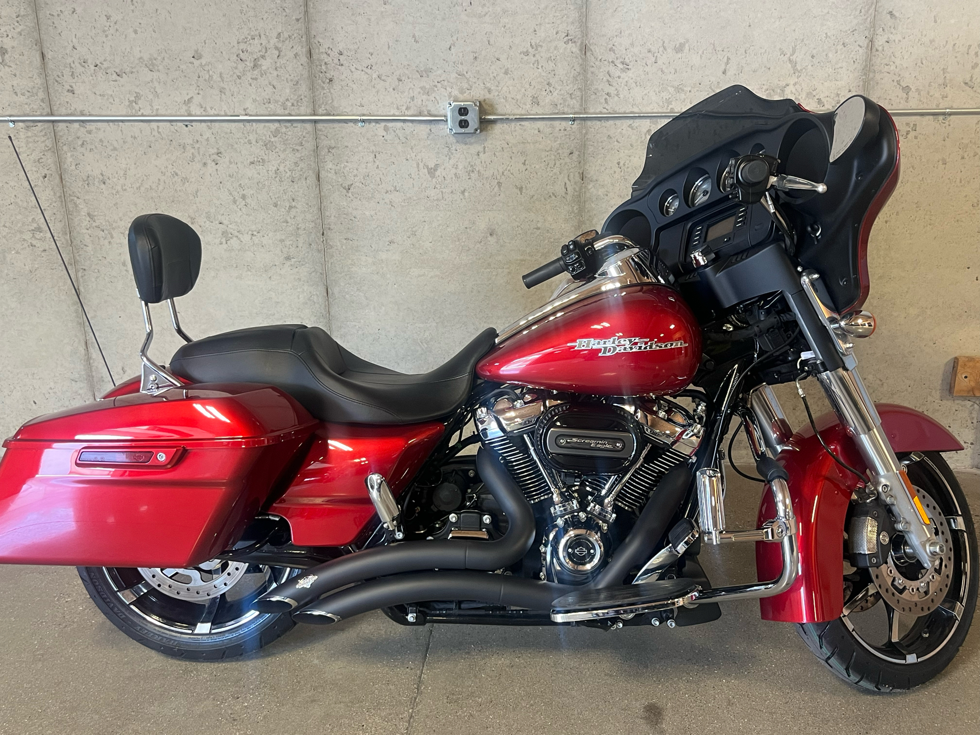 2019 Harley-Davidson Street Glide® in Cement City, Michigan - Photo 1