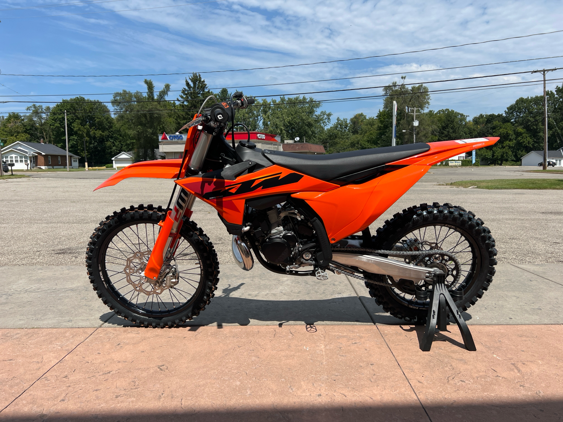 2025 KTM 250 SX in Michigan Center, Michigan - Photo 3