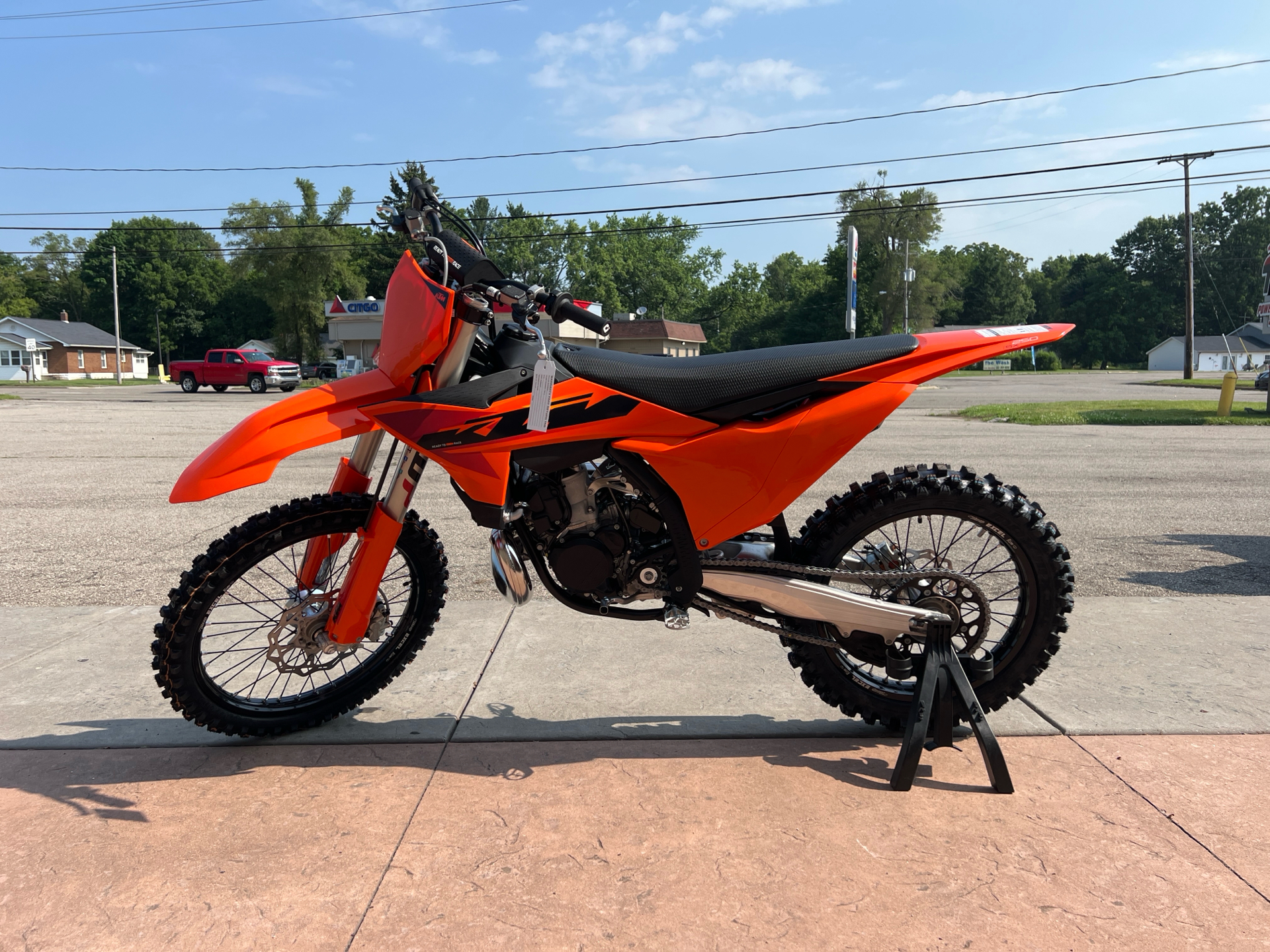 2025 KTM 250 SX in Michigan Center, Michigan - Photo 3