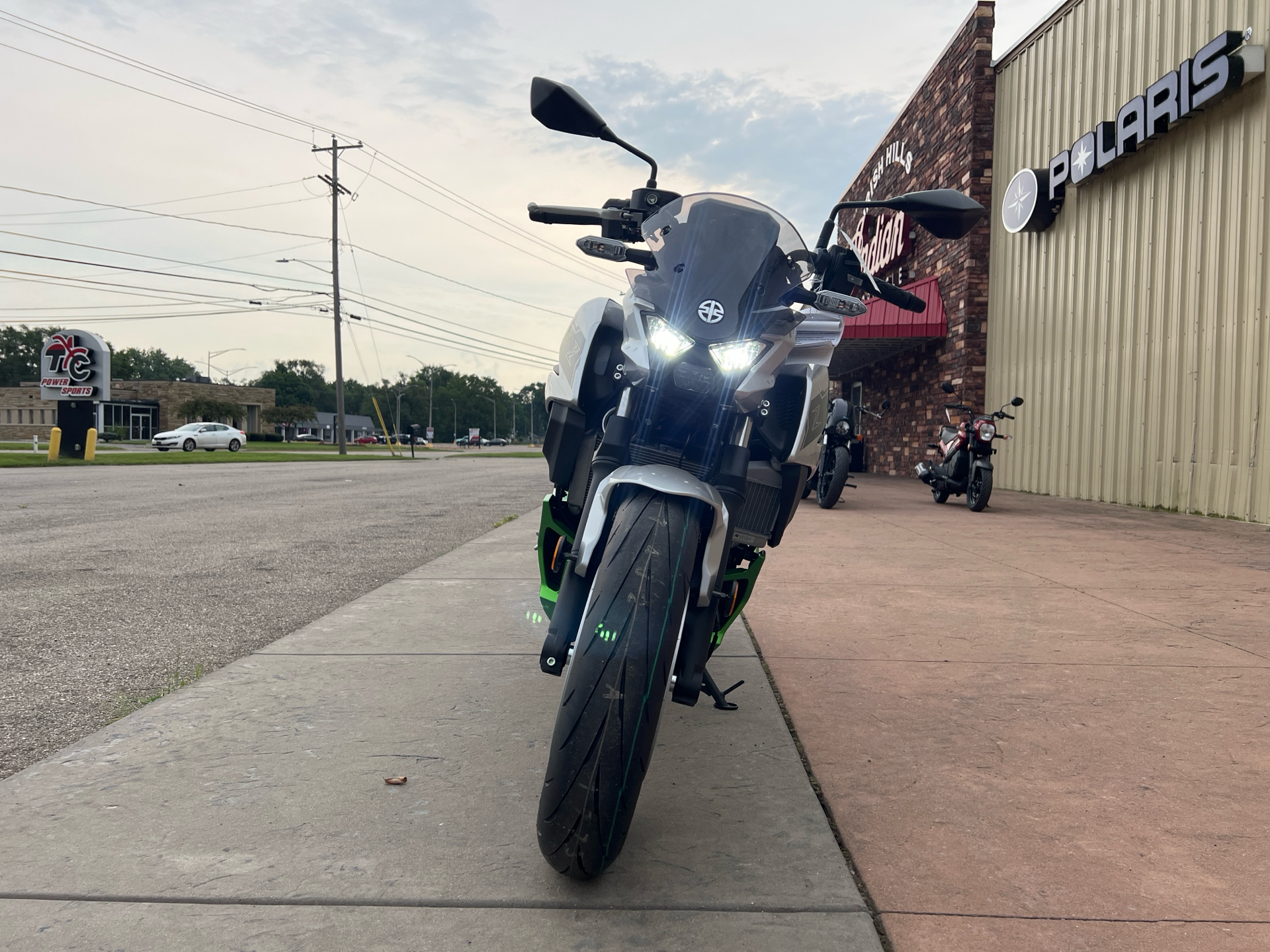 2024 Kawasaki Z7 Hybrid ABS in Michigan Center, Michigan - Photo 4