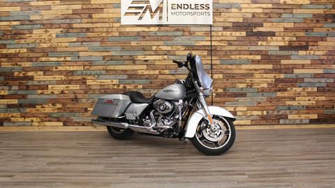2010 Harley-Davidson Street Glide® in West Allis, Wisconsin - Photo 13
