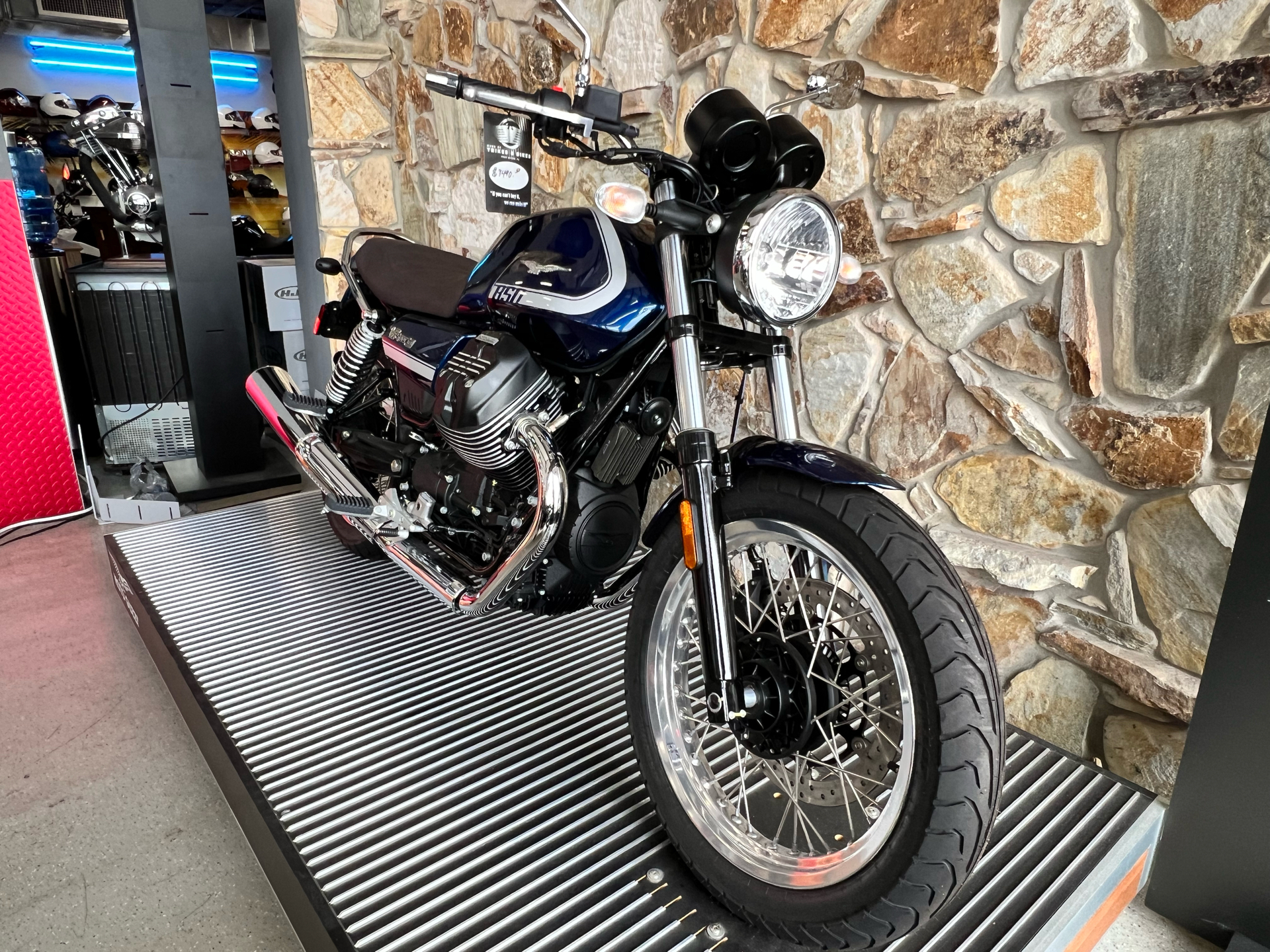 2022 Moto Guzzi V7 Special in Fort Myers, Florida - Photo 2