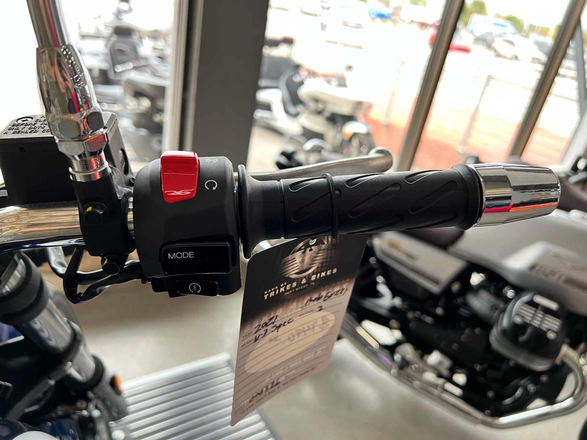 2022 Moto Guzzi V7 Special in Fort Myers, Florida - Photo 10