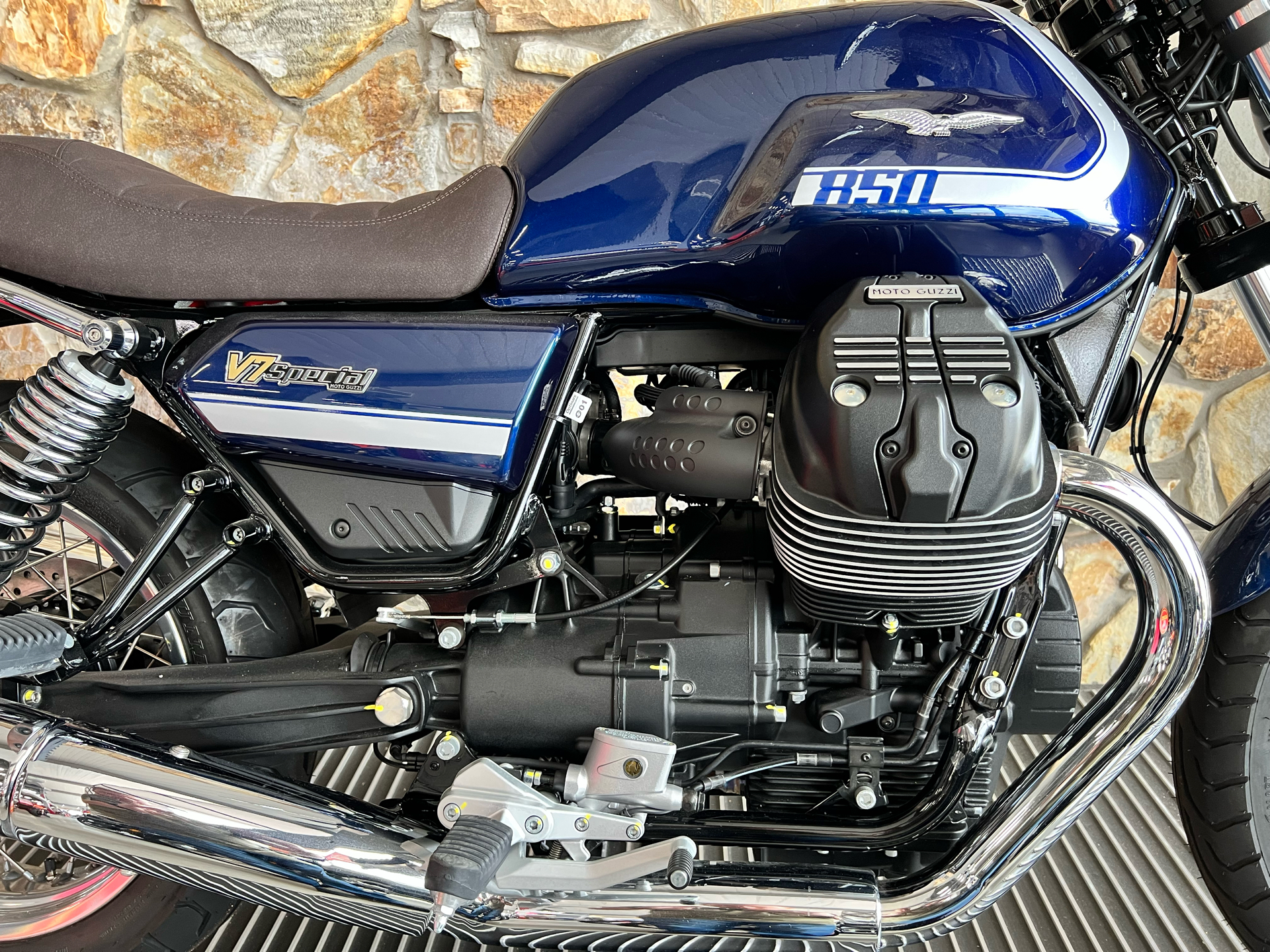 2022 Moto Guzzi V7 Special in Fort Myers, Florida - Photo 11