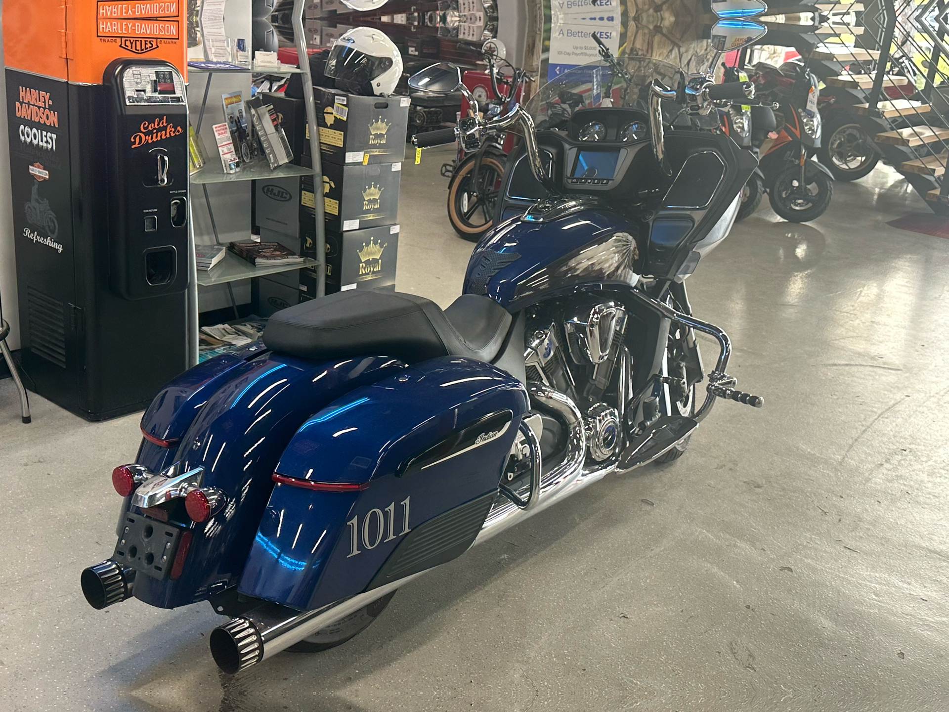 2020 Indian Motorcycle Challenger® Limited in Fort Myers, Florida - Photo 3
