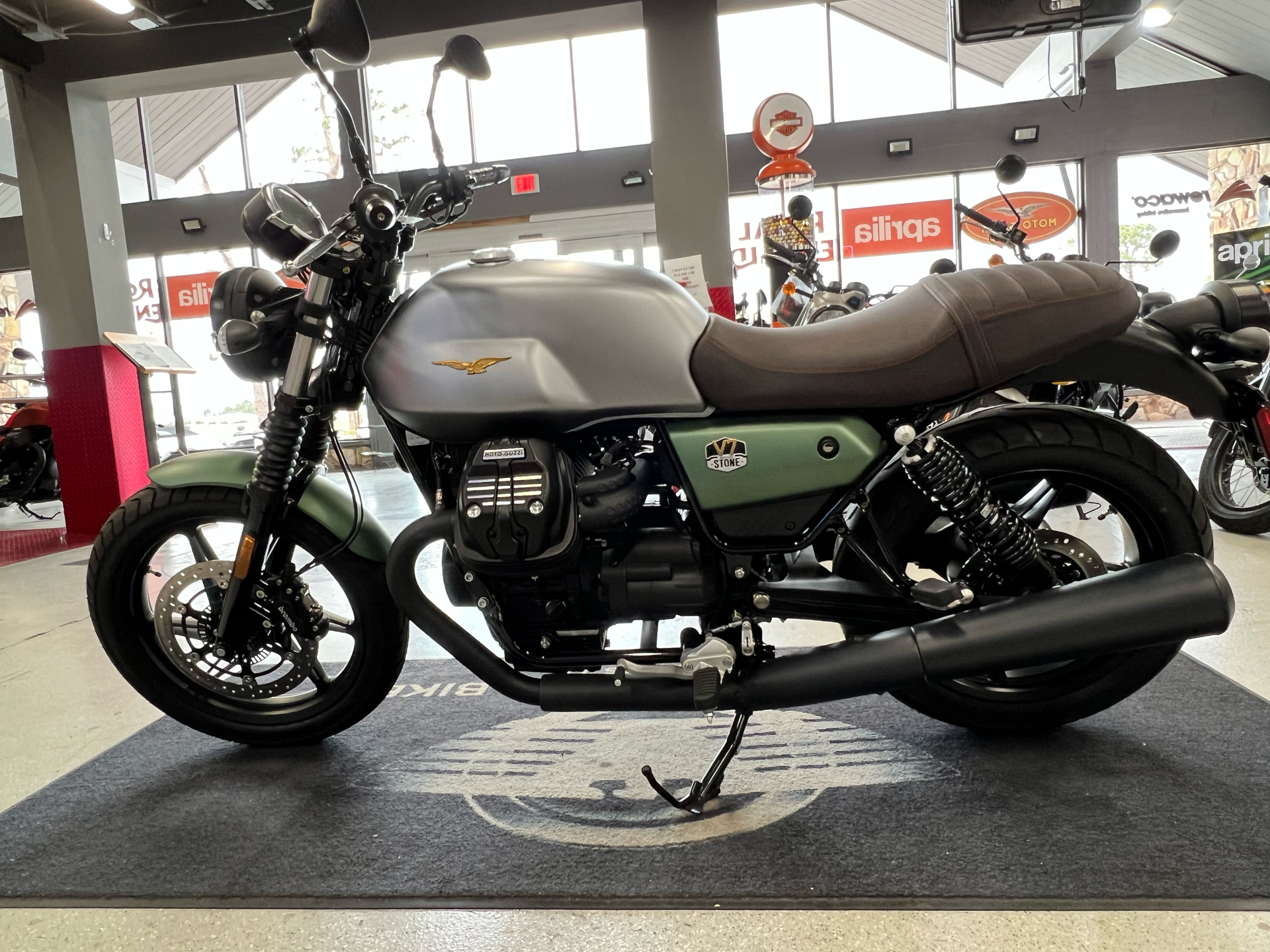 2022 Moto Guzzi V7 Stone Centenario in Fort Myers, Florida - Photo 4