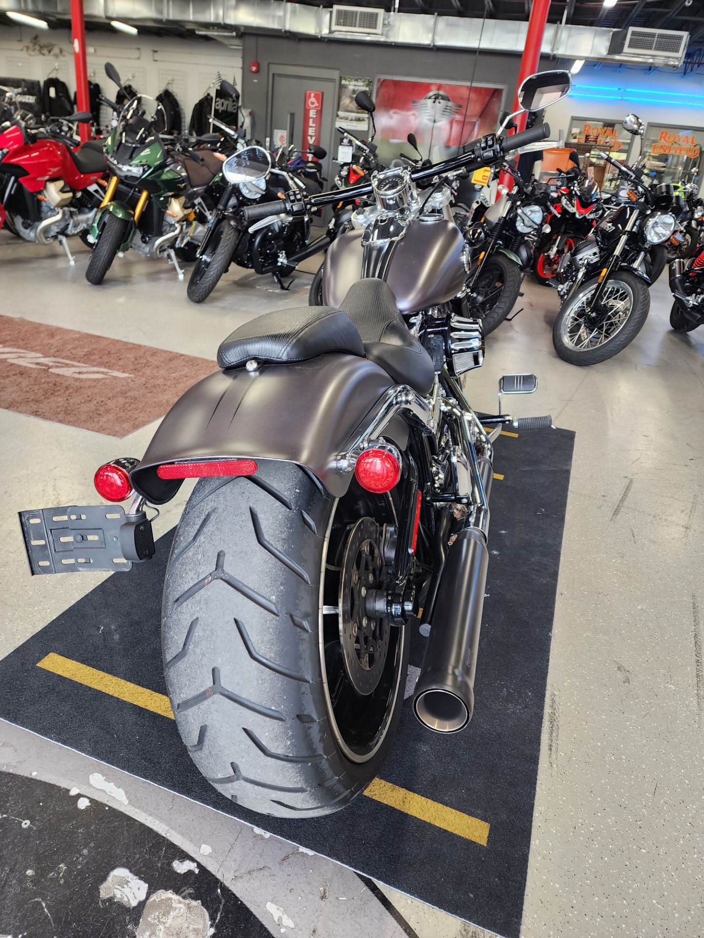 2016 Harley-Davidson Breakout® in Fort Myers, Florida - Photo 4