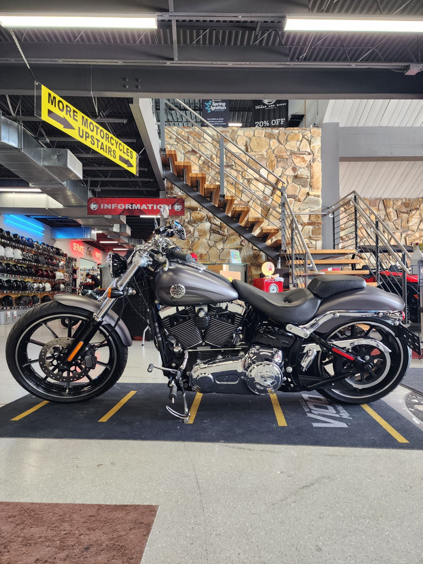 2016 Harley-Davidson Breakout® in Fort Myers, Florida - Photo 21