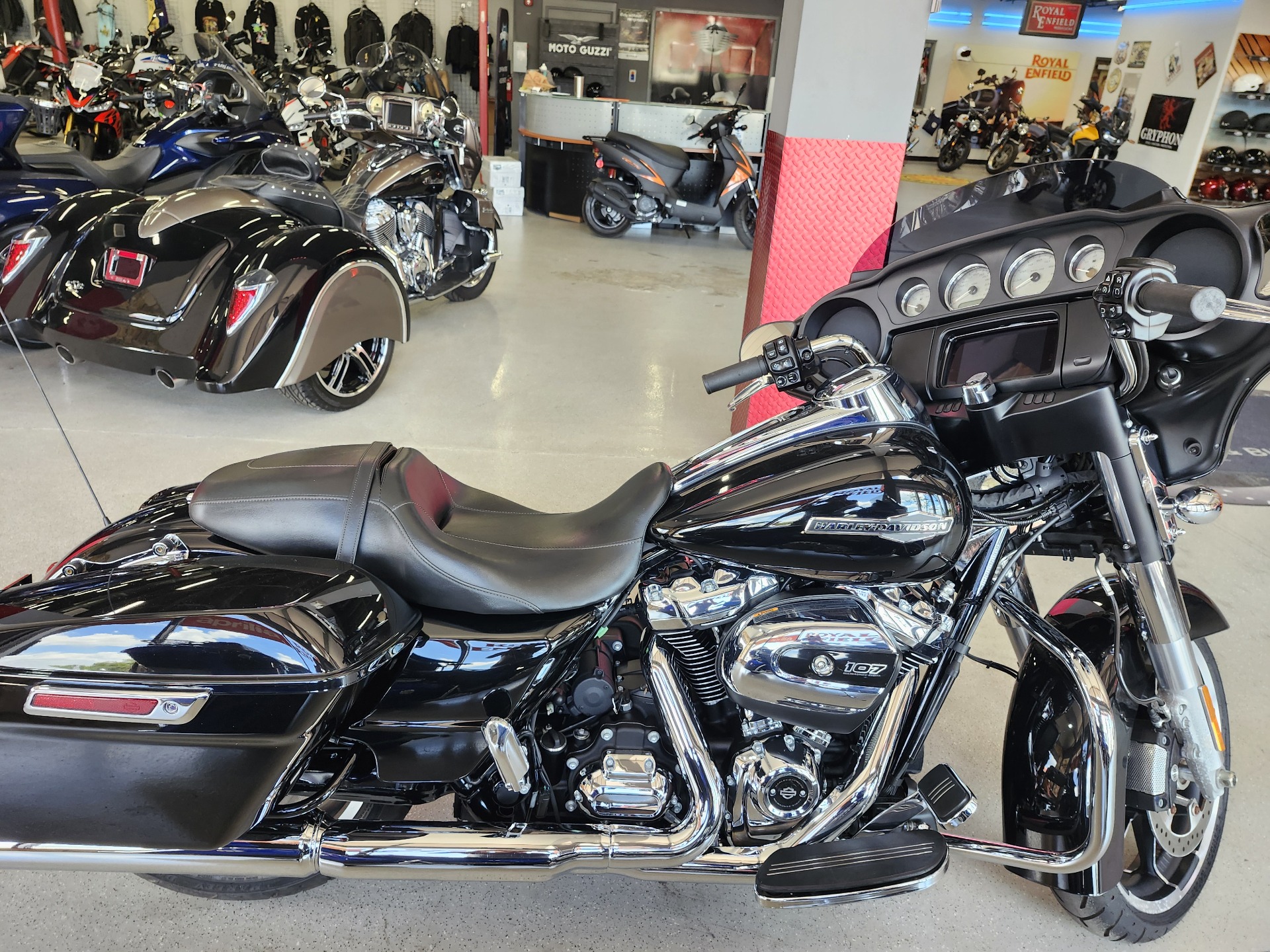 2021 Harley-Davidson Street Glide® in Fort Myers, Florida - Photo 3
