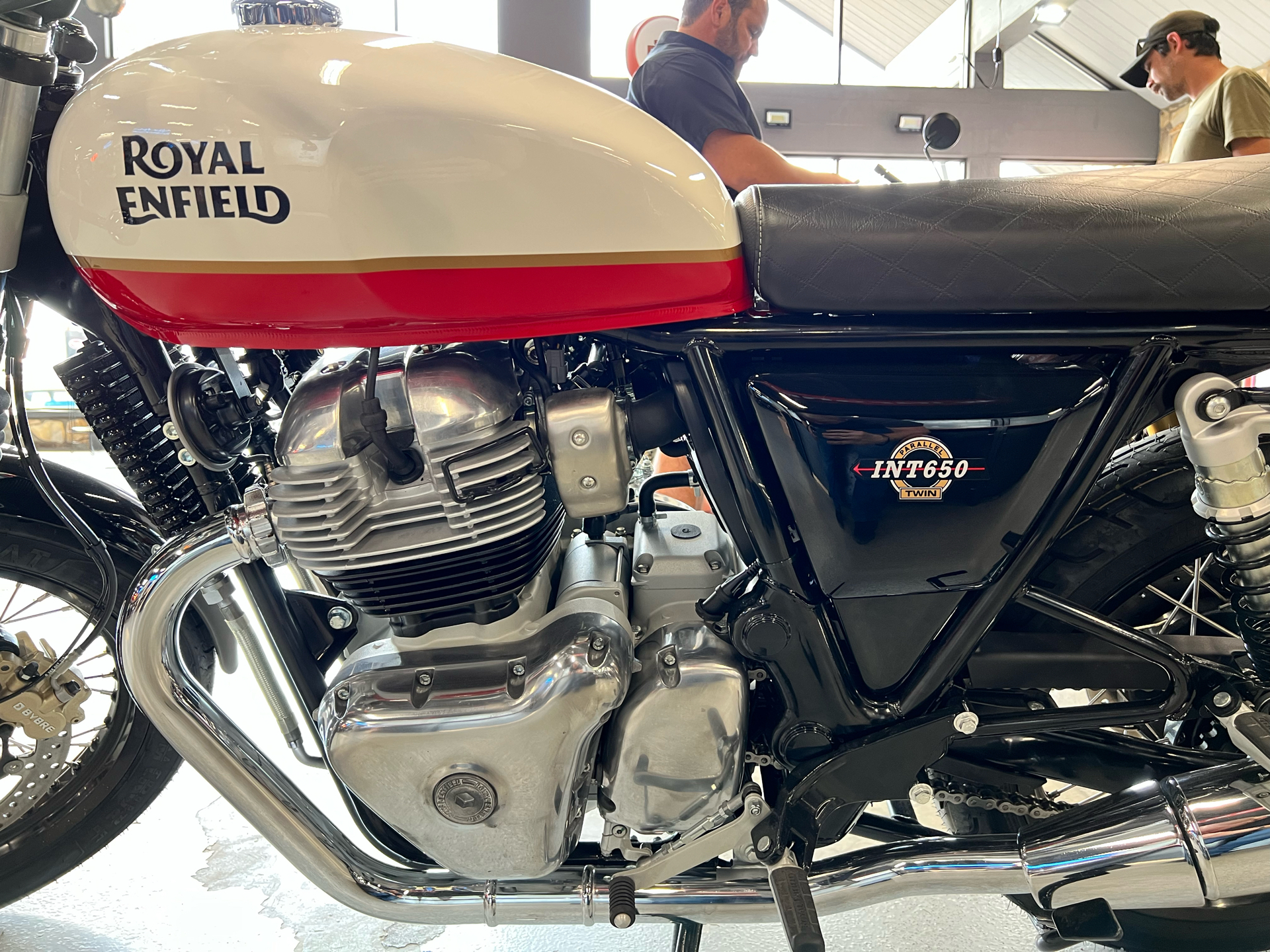 2022 Royal Enfield INT650 in Fort Myers, Florida - Photo 8