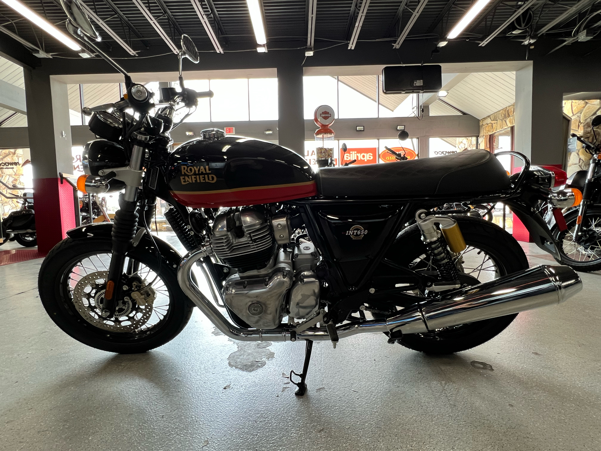 2022 Royal Enfield INT650 in Fort Myers, Florida - Photo 4