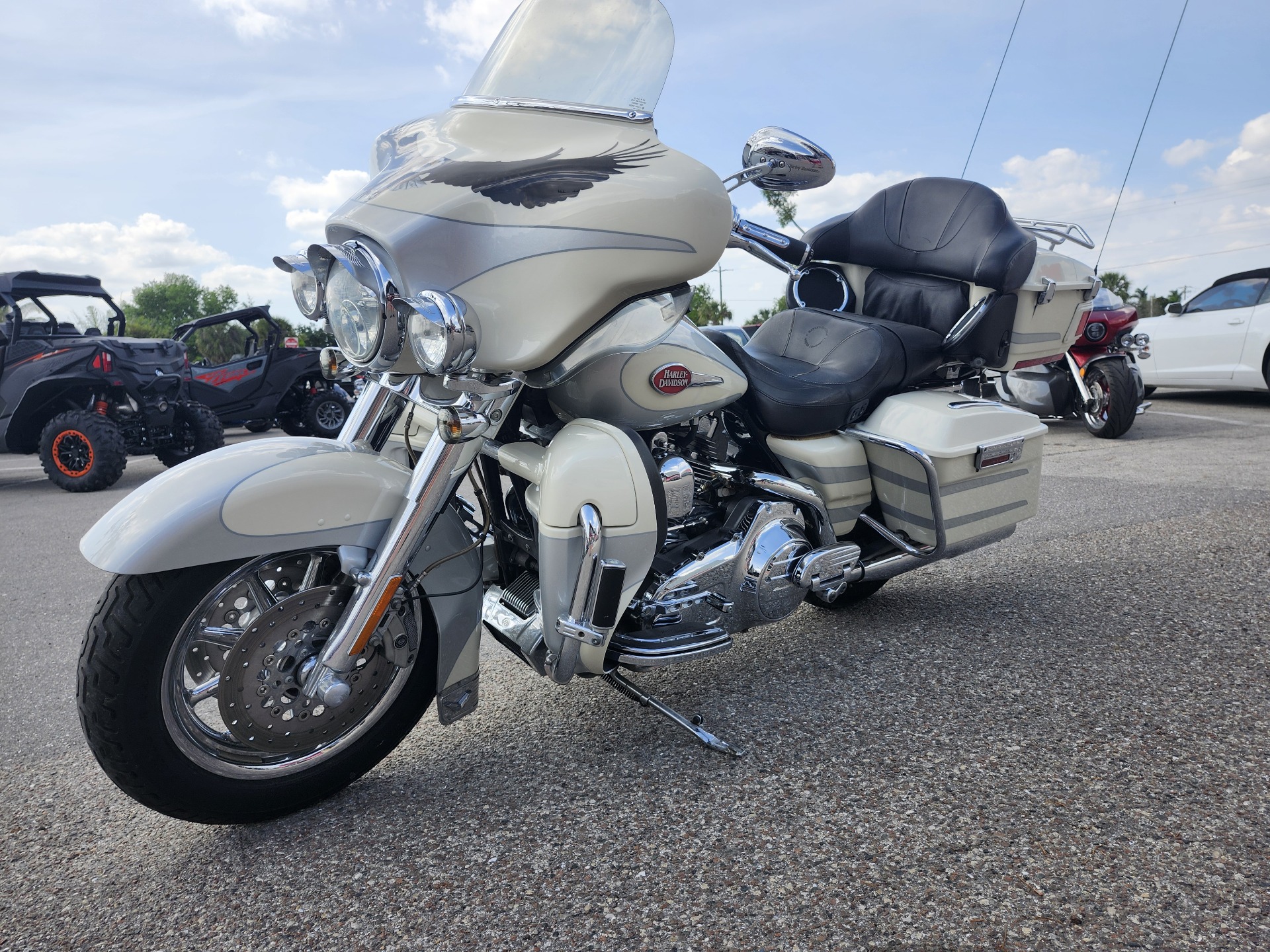 2008 Harley-Davidson CVO™ Screamin' Eagle® Ultra Classic® Electra Glide® in Fort Myers, Florida - Photo 2