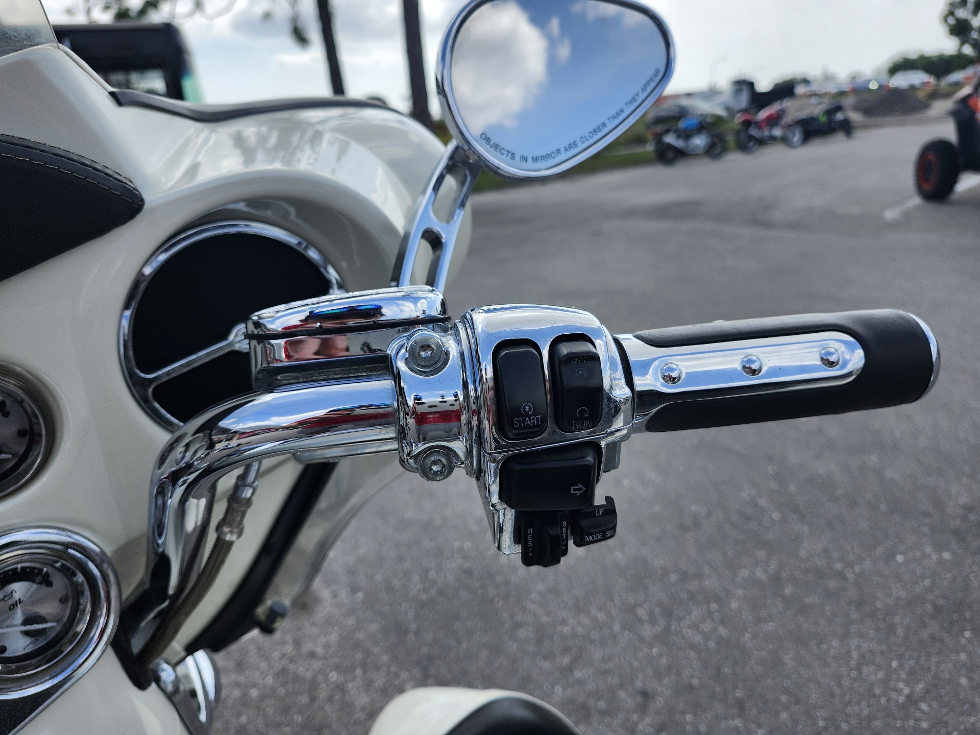 2008 Harley-Davidson CVO™ Screamin' Eagle® Ultra Classic® Electra Glide® in Fort Myers, Florida - Photo 9