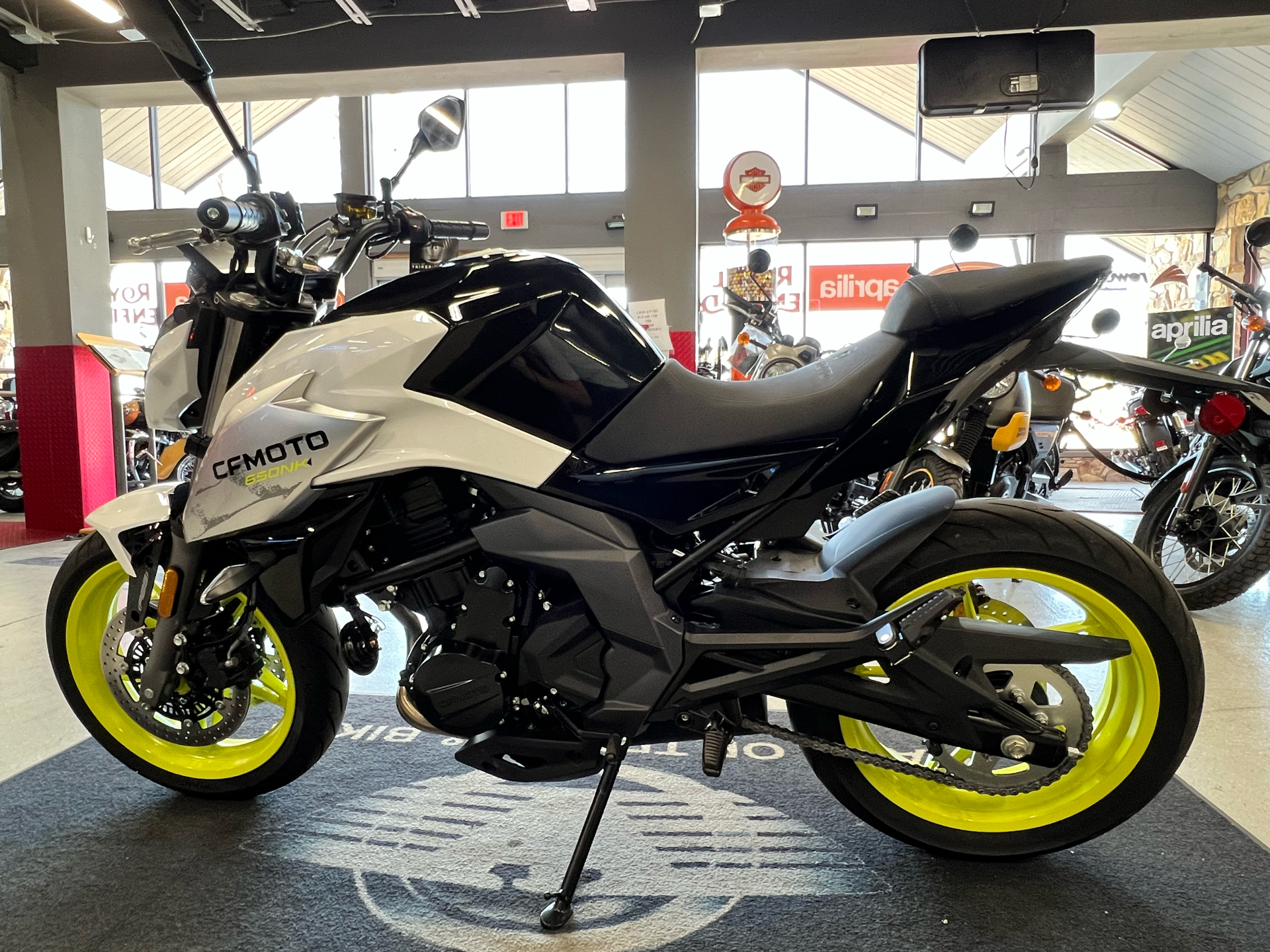 2022 CFMOTO 650NK in Fort Myers, Florida - Photo 5