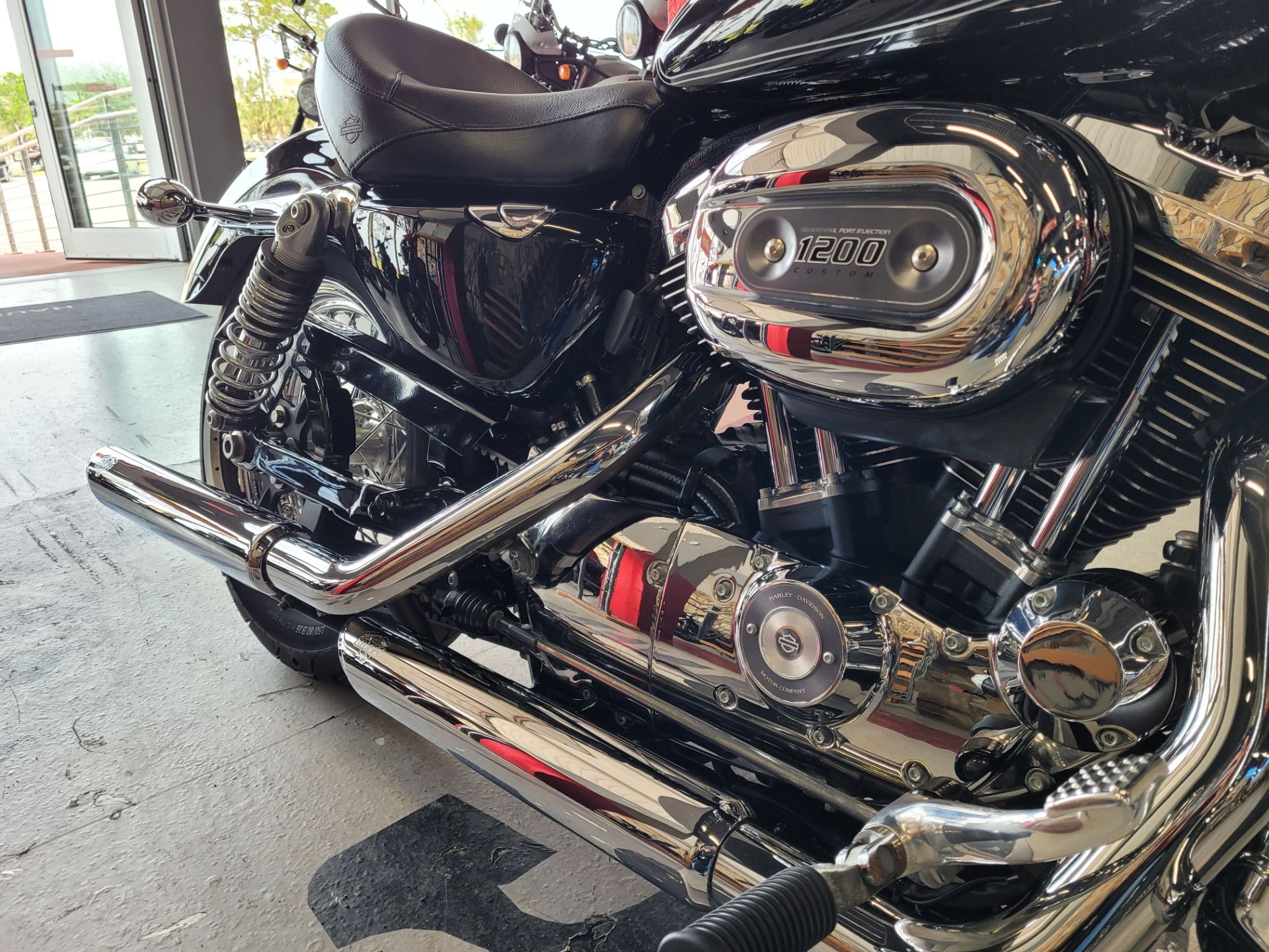 2017 Harley-Davidson 1200 Custom in Fort Myers, Florida - Photo 4