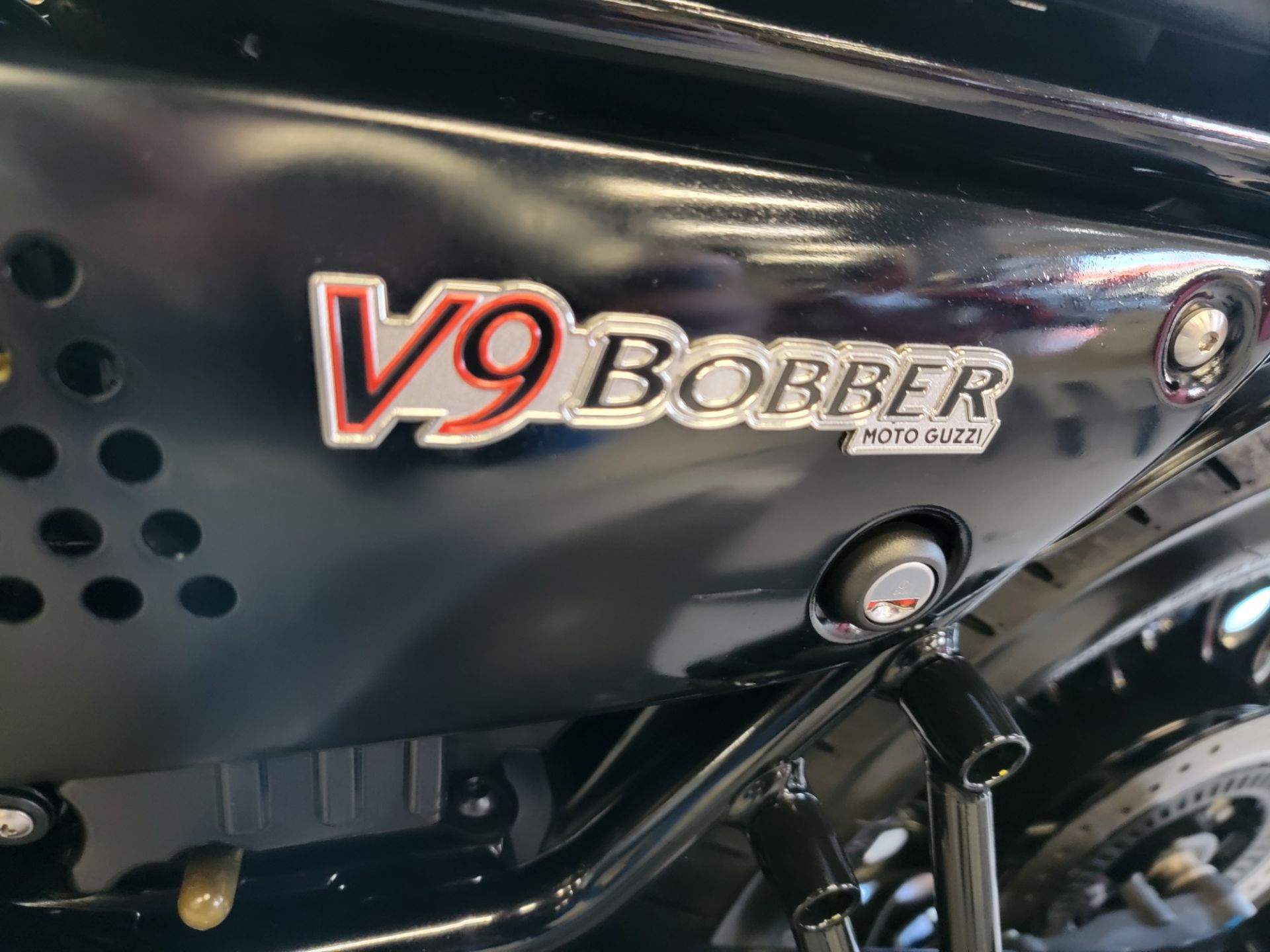 2017 Moto Guzzi V9 Bobber in Fort Myers, Florida - Photo 6