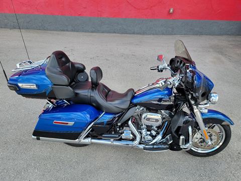 2014 Harley-Davidson CVO™ Limited in Fort Myers, Florida - Photo 2