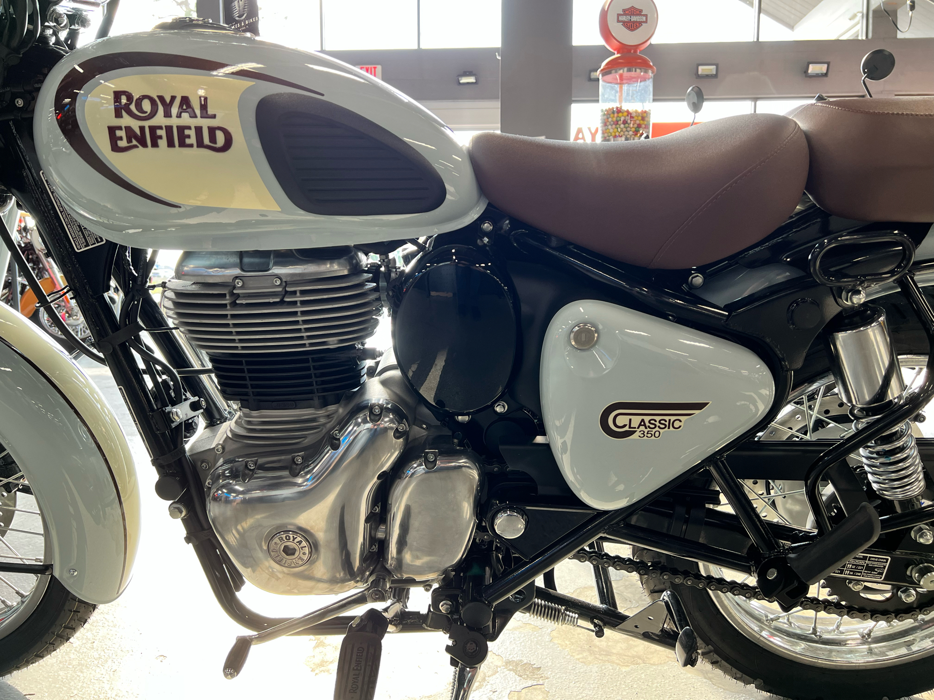 2023 Royal Enfield Classic 350 in Fort Myers, Florida - Photo 10