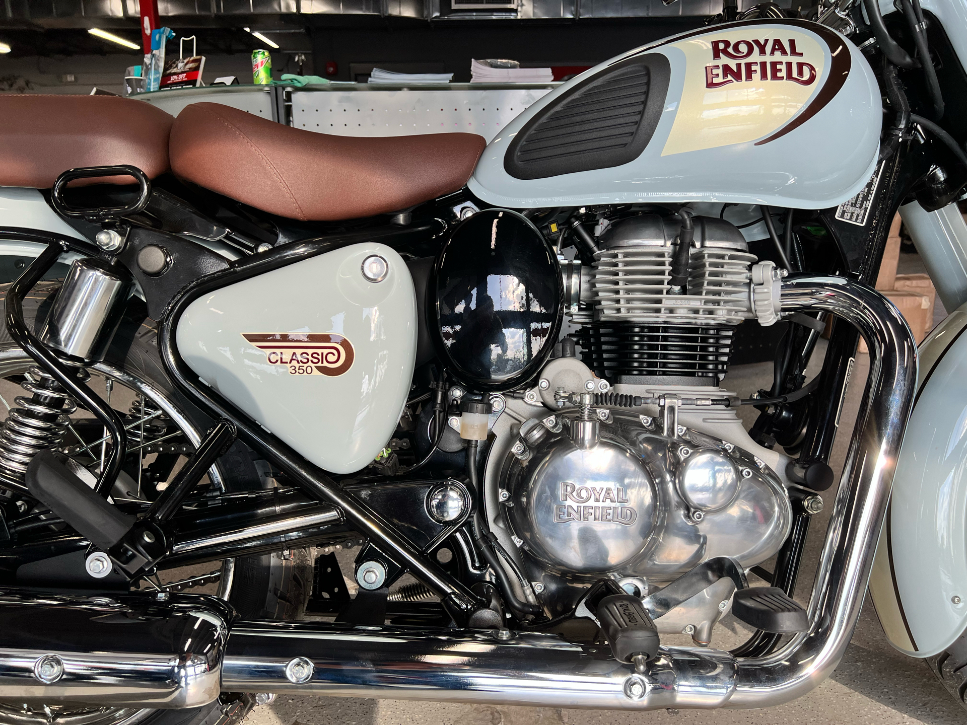 2023 Royal Enfield Classic 350 in Fort Myers, Florida - Photo 11