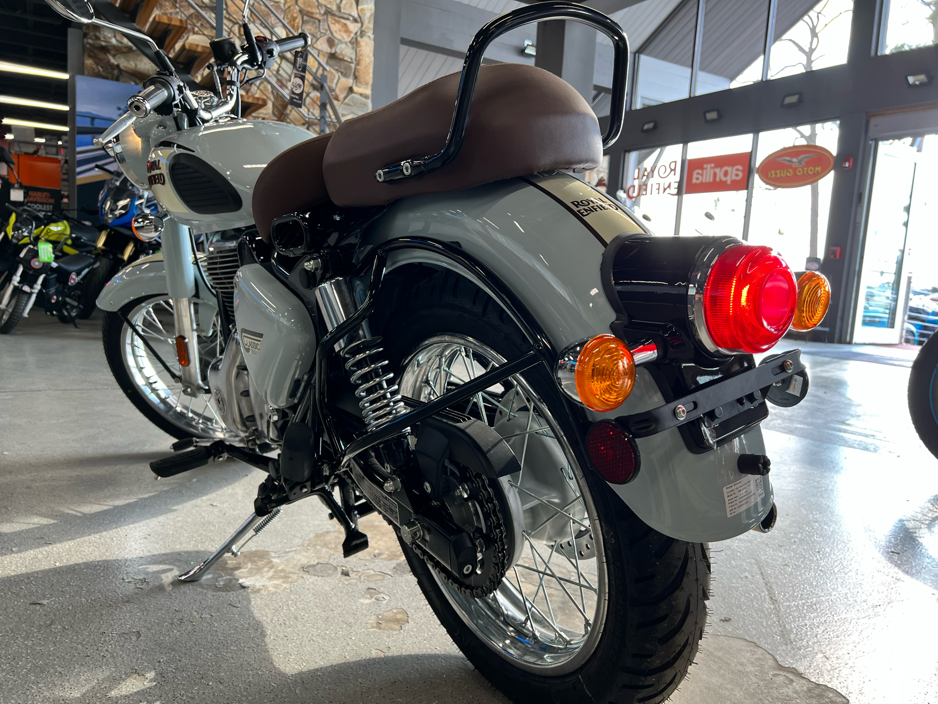 2023 Royal Enfield Classic 350 in Fort Myers, Florida - Photo 12