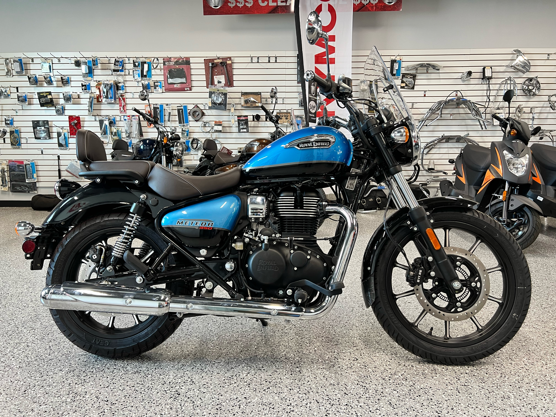 2023 Royal Enfield Meteor 350 in Fort Myers, Florida - Photo 1