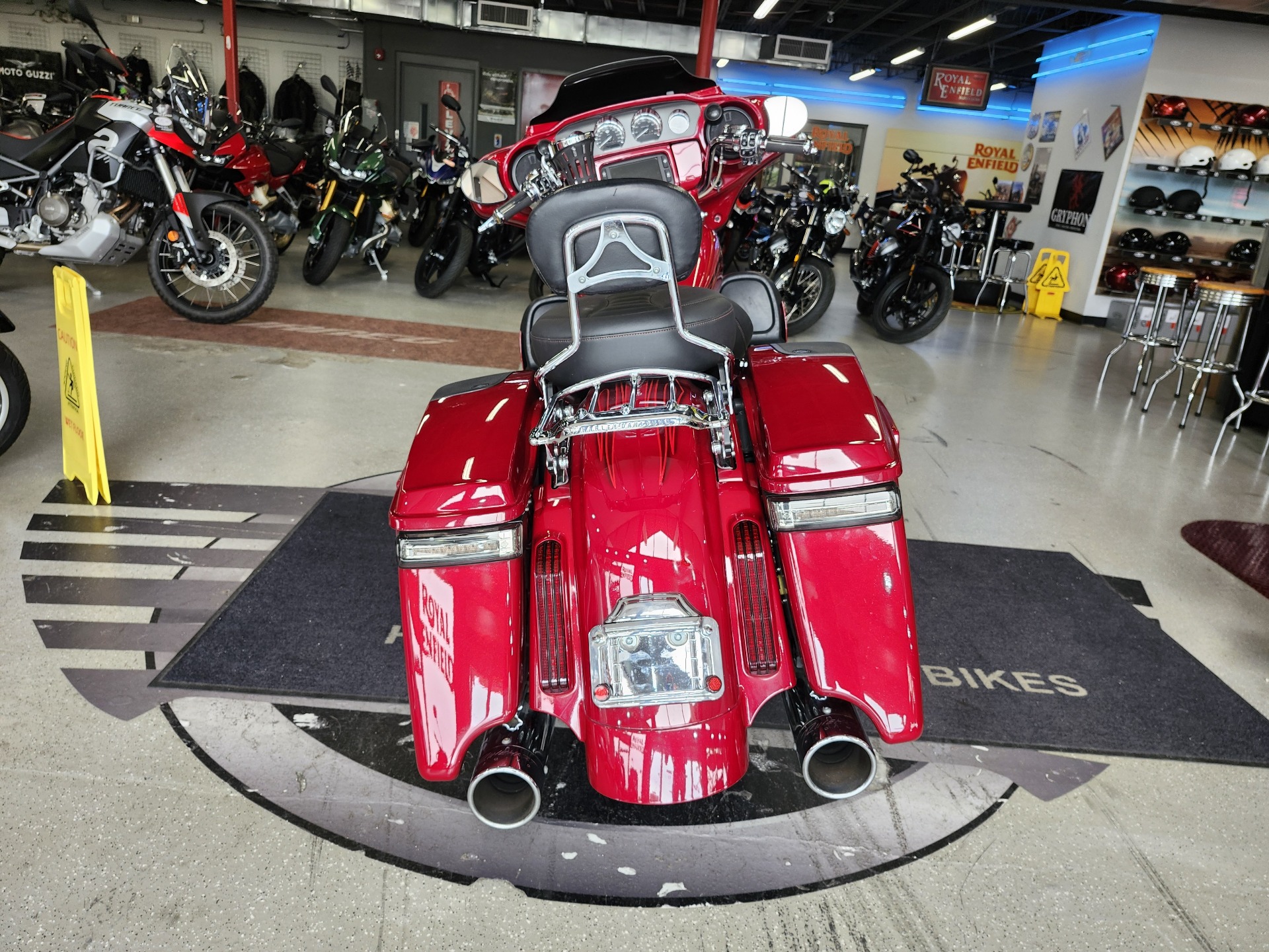 2016 Harley-Davidson CVO™ Street Glide® in Fort Myers, Florida - Photo 5