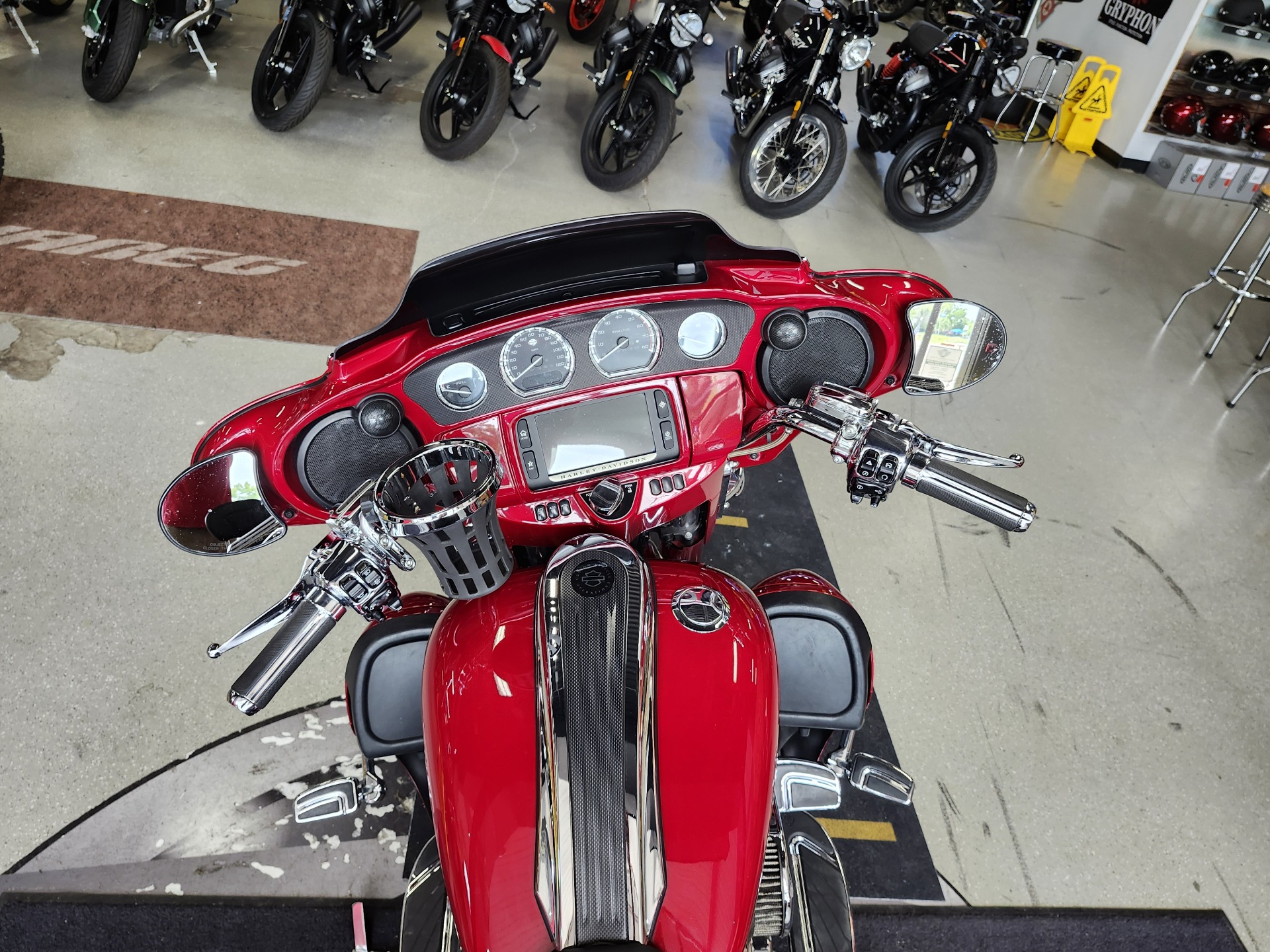 2016 Harley-Davidson CVO™ Street Glide® in Fort Myers, Florida - Photo 11