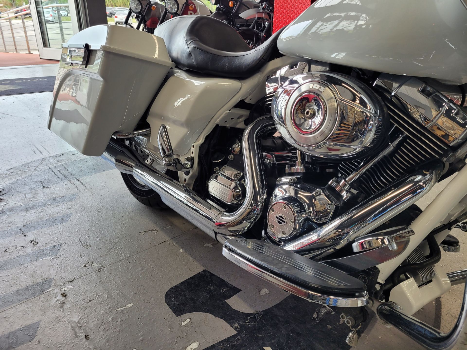 2012 Harley-Davidson Road Glide® Custom in Fort Myers, Florida - Photo 3