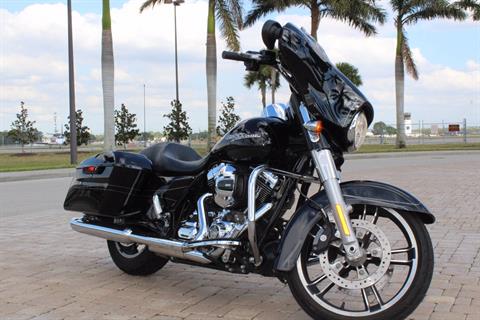 2016 Harley-Davidson Street Glide® in Fort Myers, Florida - Photo 2