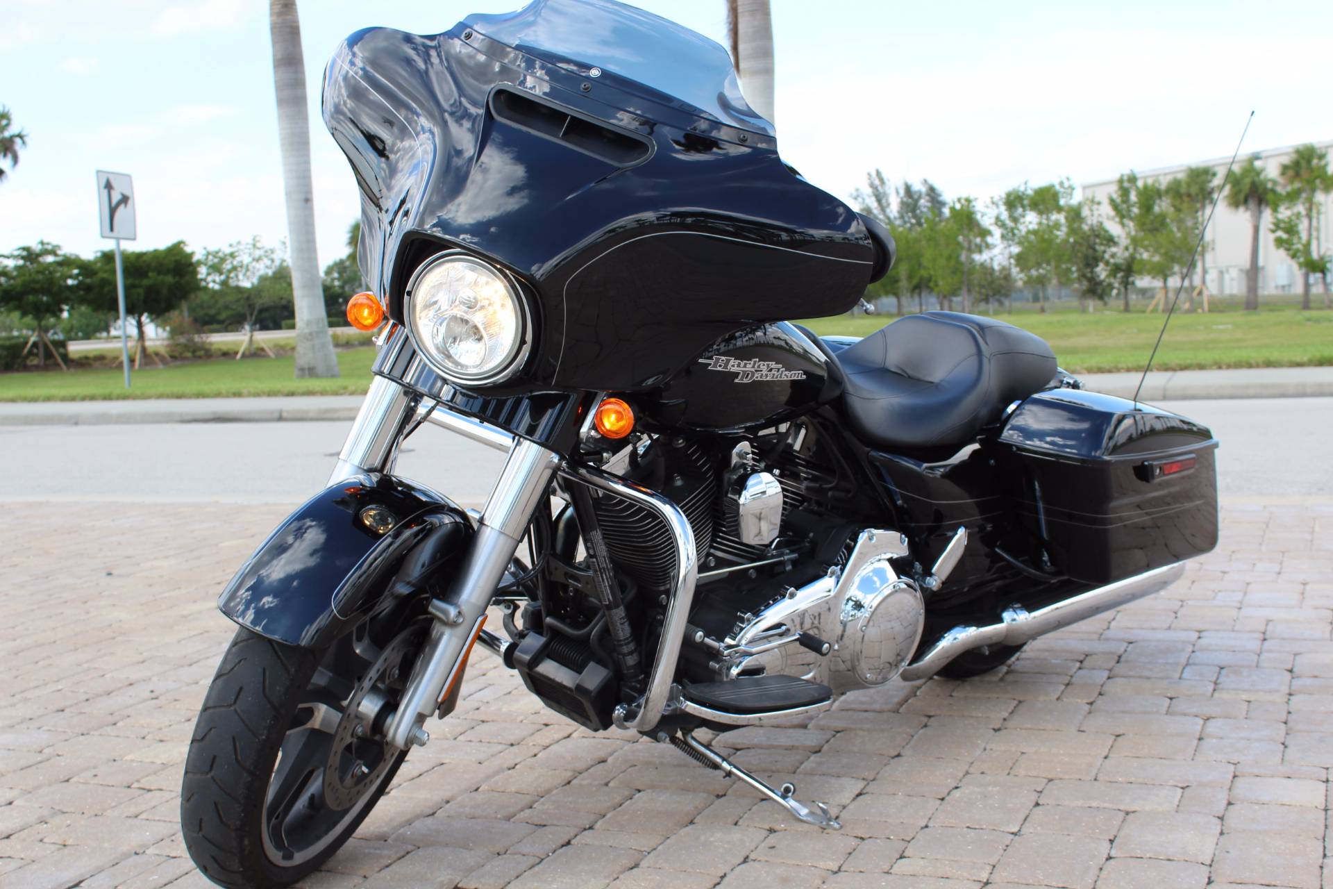 2016 Harley-Davidson Street Glide® in Fort Myers, Florida - Photo 4