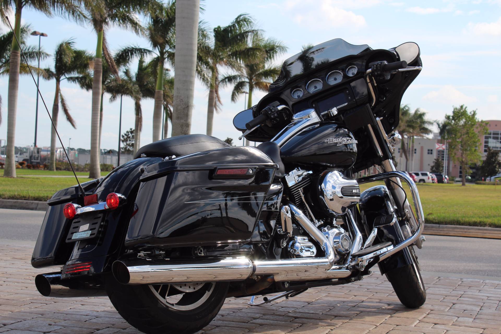 2016 Harley-Davidson Street Glide® in Fort Myers, Florida - Photo 8