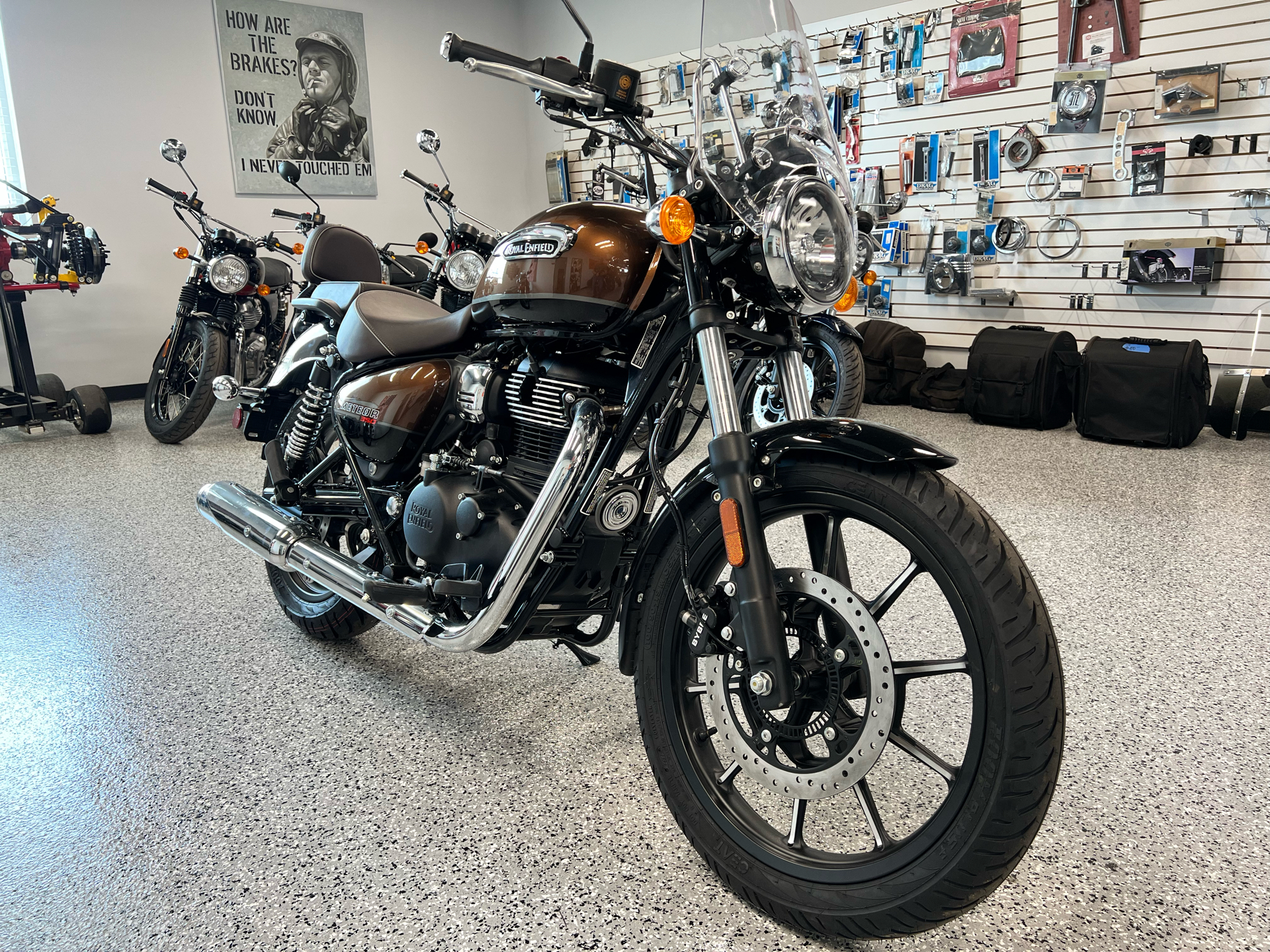 2023 Royal Enfield Meteor 350 in Fort Myers, Florida - Photo 2